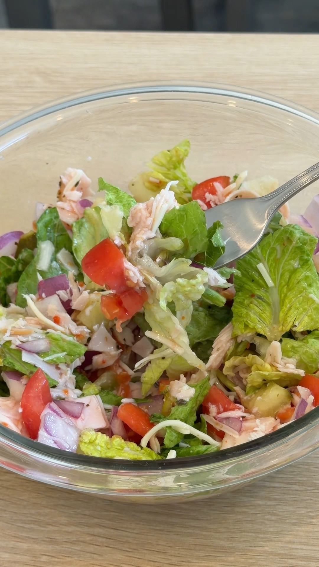 Easy chopped Italian sub bowl recipe low carb, high protein, and perfect for quick lunches or dinners.

Ingredients:

* 2 cups romaine lettuce
* 1/2 cup cherry tomatoes
* 1/4 red onion
* 1/4 cup pickles or banana peppers
* 1/2 cup deli meat (salami, turkey, ham)
* 1/4 cup shredded mozzarella or provolone
* 2–3 tbsp Italian dressing

Instructions:

1. Add lettuce, tomatoes, onion, and pickles to your chopper.
2. Chop until everything is bite-sized.
3. Pour into a bowl.
4. Add chopped deli meat and cheese.
5. Drizzle with Italian dressing and toss.

#italiansubbowl
#choppedsalad
#lowcarbrecipes
#easymeals

#LTKmomlife #LTKfoodie #LTKHome