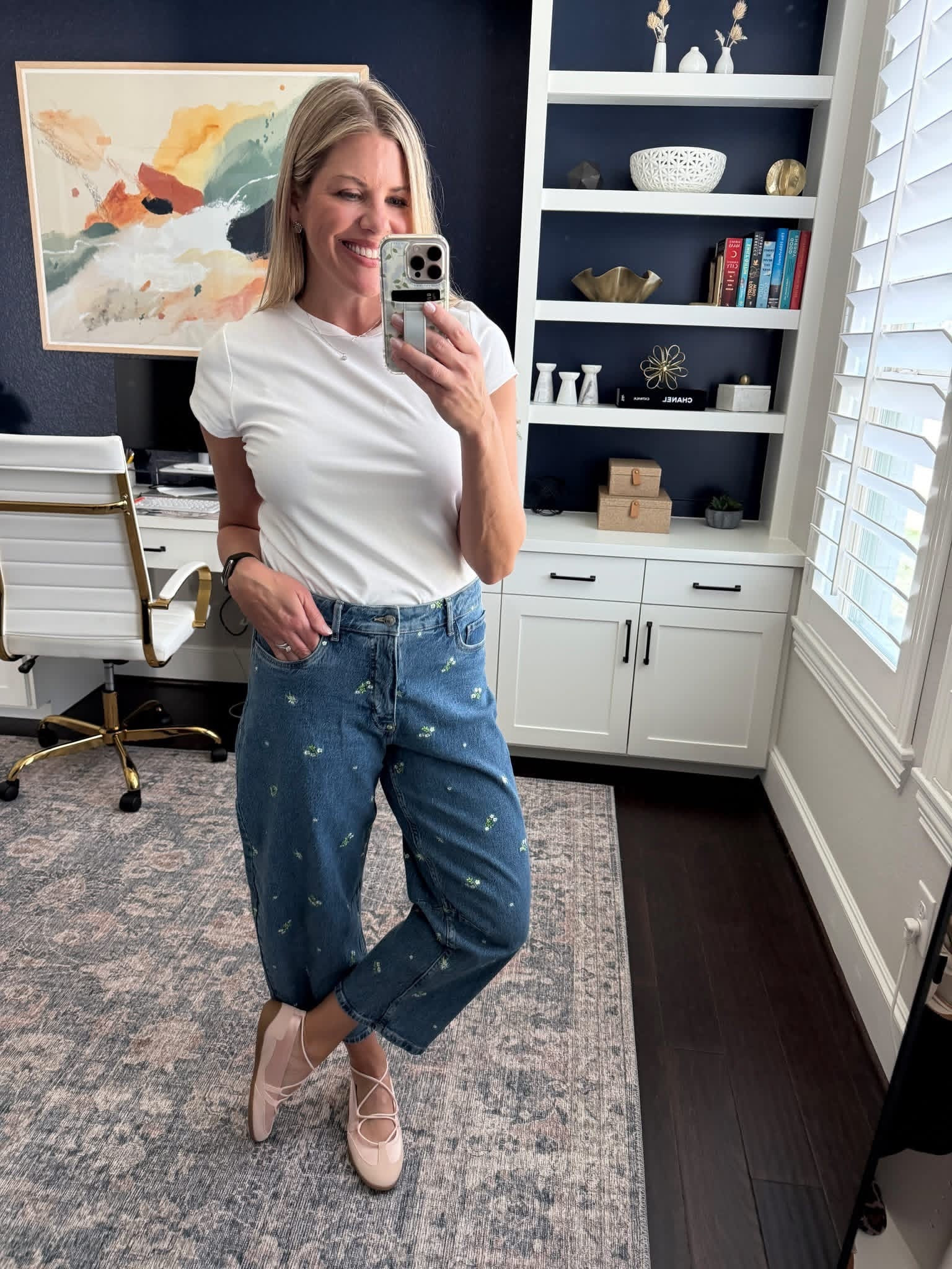 The CUTEST floral jeans and the price is 👏👏! 

 