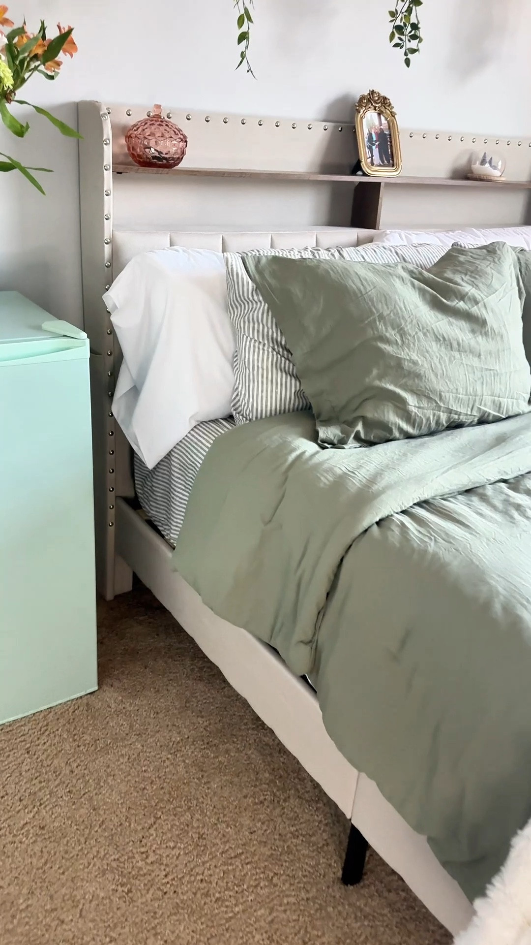 This 7-piece bedding set includes everything: comforter, fitted sheet, flat sheet, pillowcases, and shams. The biggest difference is that it all actually matches, so the bed looks styled instantly without effort.

The striped sheets and soft muslin-feel comforter are what create that elevated, Pinterest-style bedroom aesthetic.

#beddinginspo #pinterestaesthetic #bedroomdecor #homedecorideas #bedroomgoals