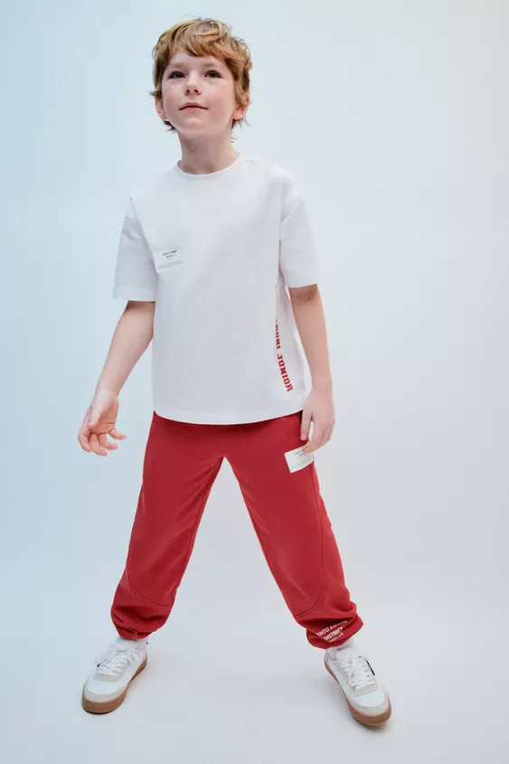 Jogger pants with elastic waistband, front adjustable drawstring, and elasticized hem. Front pock... | Zara US