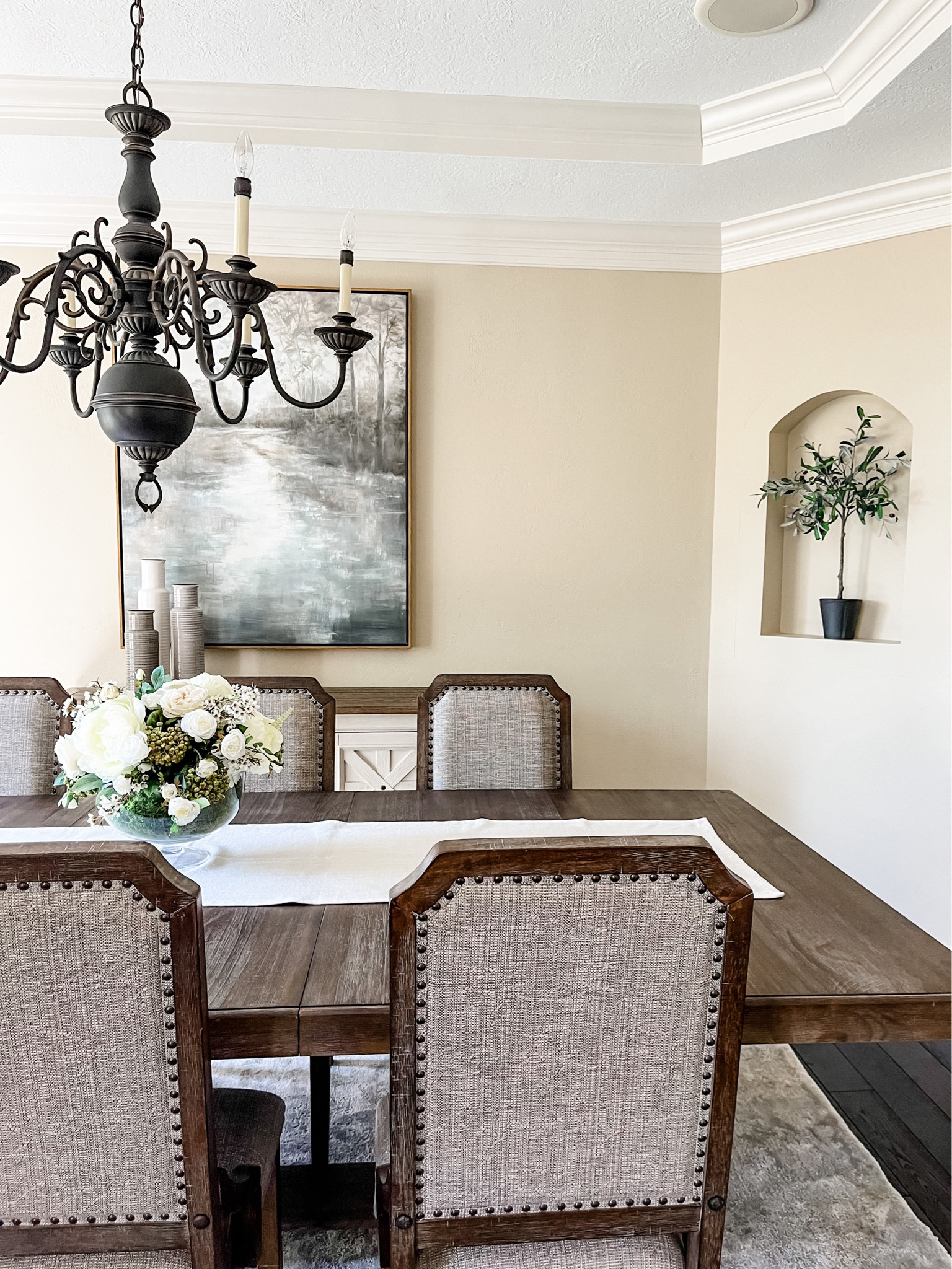 A beautiful dining room that everyone will fall in love with! 

#LTKhome #LTKstyletip