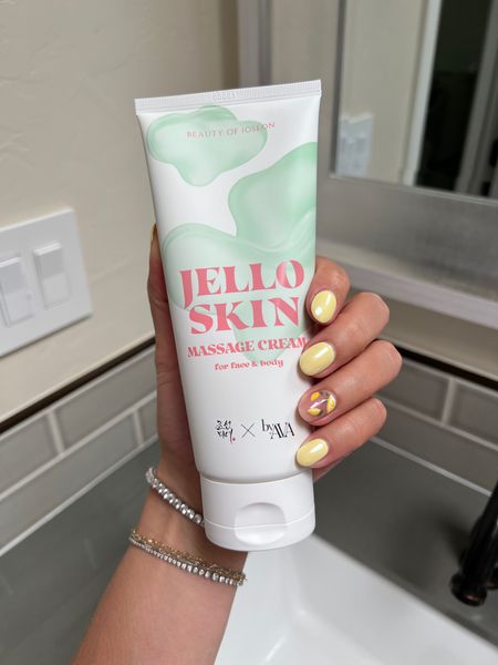 so excited to use this cream with my hands and gua sha 🧖🏽‍♀️ 

jello skin, gua sha cream, skincare tips 