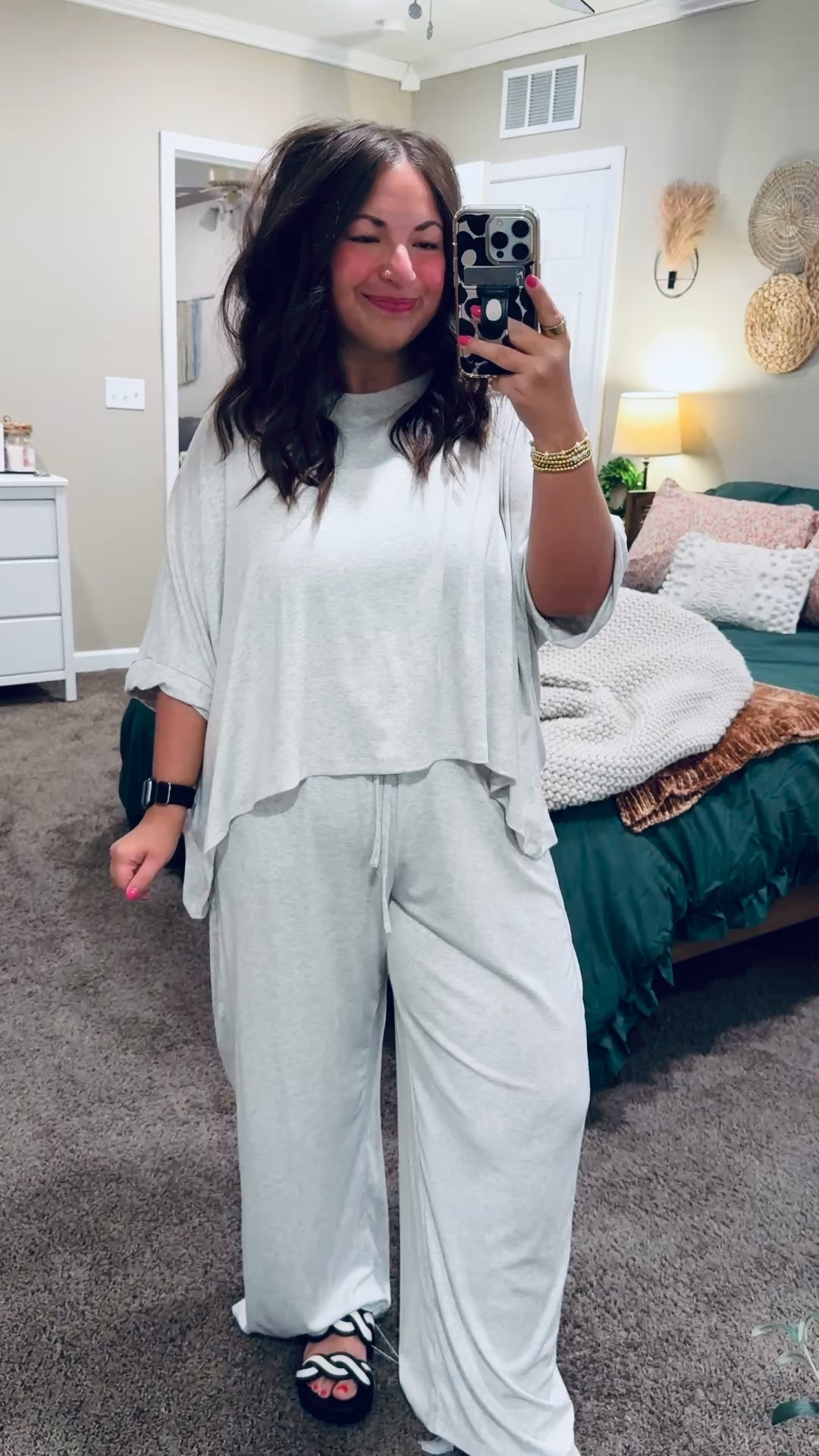 Nothing better than a comfy set 🙌 This casual two piece from Amazon is one of those outfits you’ll want in every color.

sandals: fit true to size // wearing a 5
set: fits true to size // wearing an XL 

 

#LTKMidsize