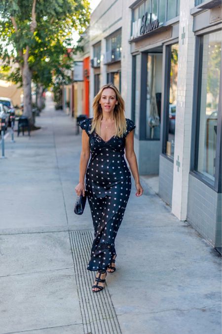 Black and white polka dot dress with sweetheart neckline 



#LTKmidsize #LTKover40 #LTKparties