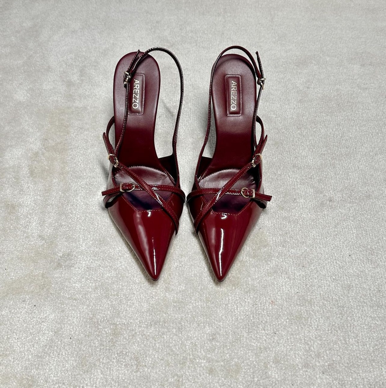 Scarpin chic, elegante e na cor tendência de 2024 e 2025 🍒 
Apaixonadaaaaa 😍😍😍

#arezzo #zzmall #moda2024 #tendencias #look #cereja

#LTKsalealert #LTKbrasil #LTKbeauty