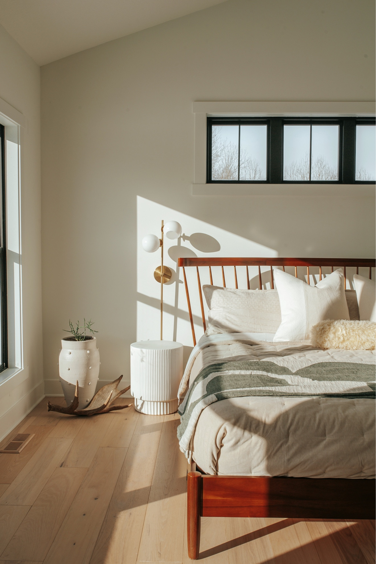 Minimal Bedroom Vibes 🖤

Cozy up this winter and make your bedroom a serene resting retreat. 

Simplistic, Minimal, Neutral, Modern, Scandinavian Home

#LTKfamily #LTKhome