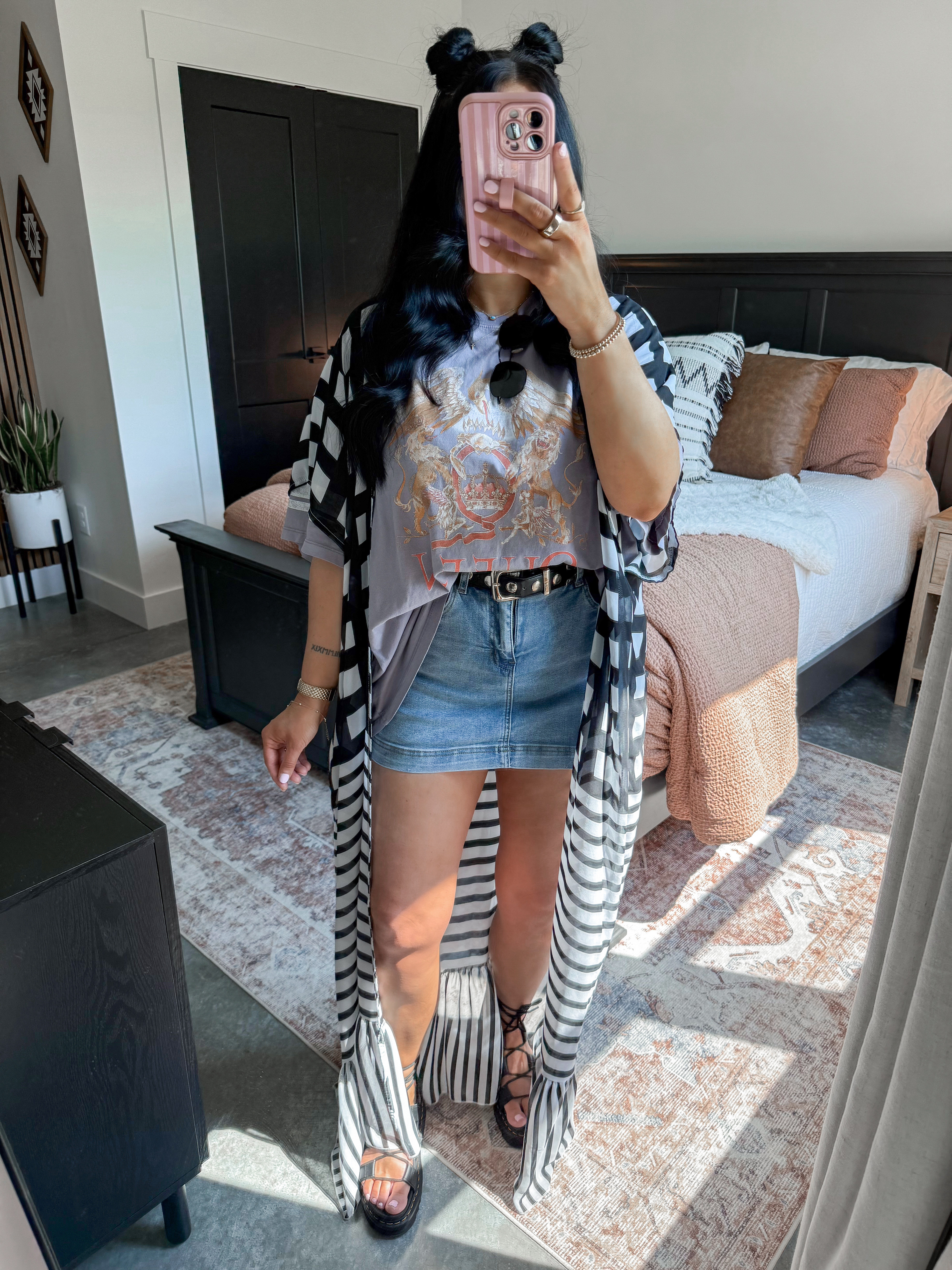 Edgy Boho OOTD 🖤

Kimono - I did link my exact one but it's currently sold out, so I linked alternatives as well!
Band Tee - one size
Denim Skort - small
Belt - 27-31

 

 #LTKootd #LTKmomlife