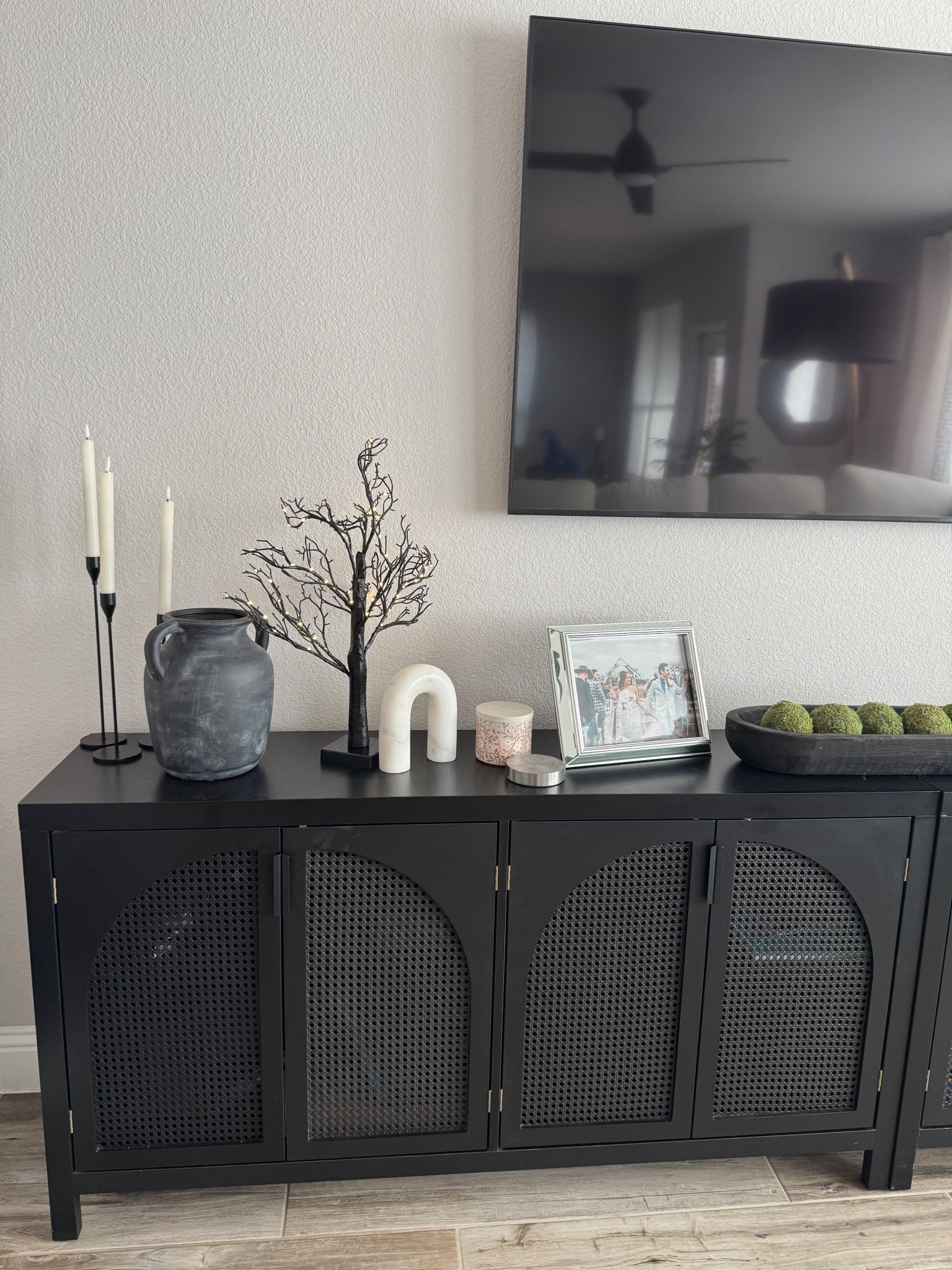 This tree is perfect for Halloween! Love that you can either plug it in or use batteries! 