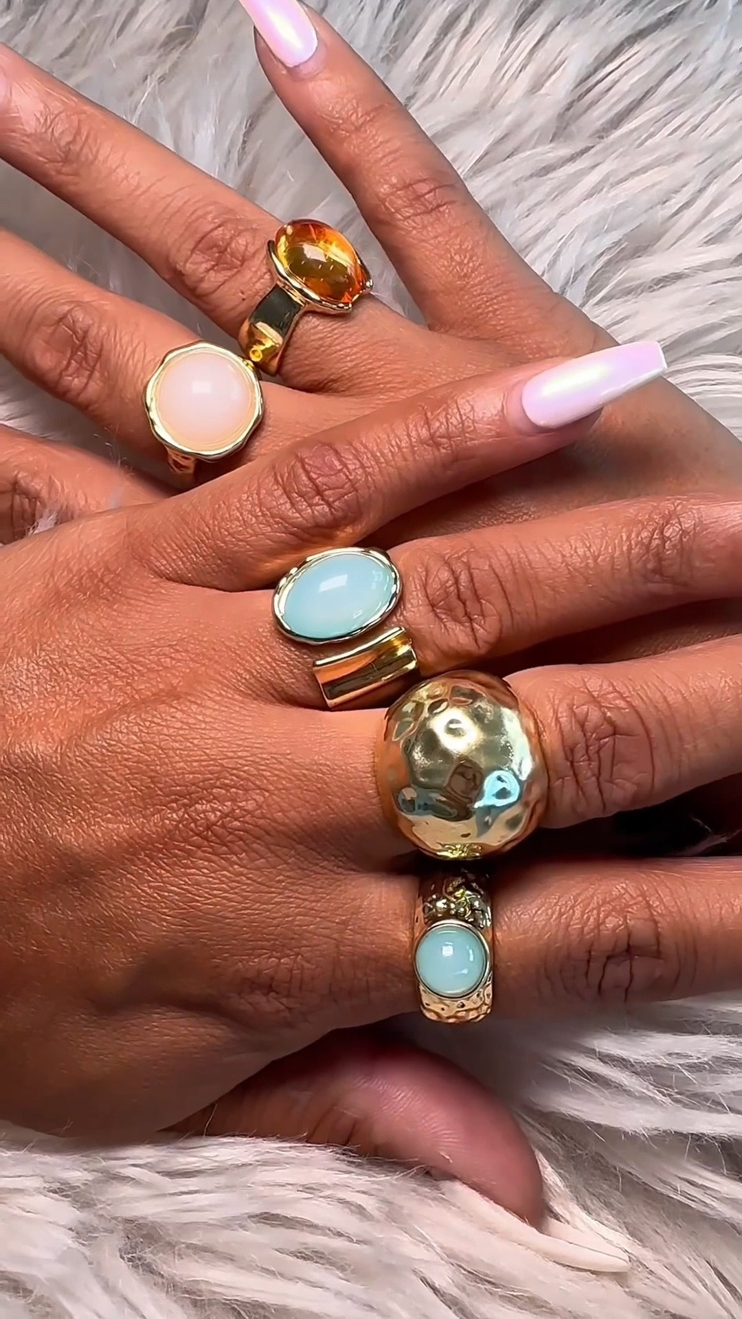 Loving this ring set that is UNDER $10 🫶🏽 A no brainer must have 💁🏽‍♀️

ring stack 
rings
jewelry 
accessories

#LTKootd #LTKOver40 #LTKFindsUnder50