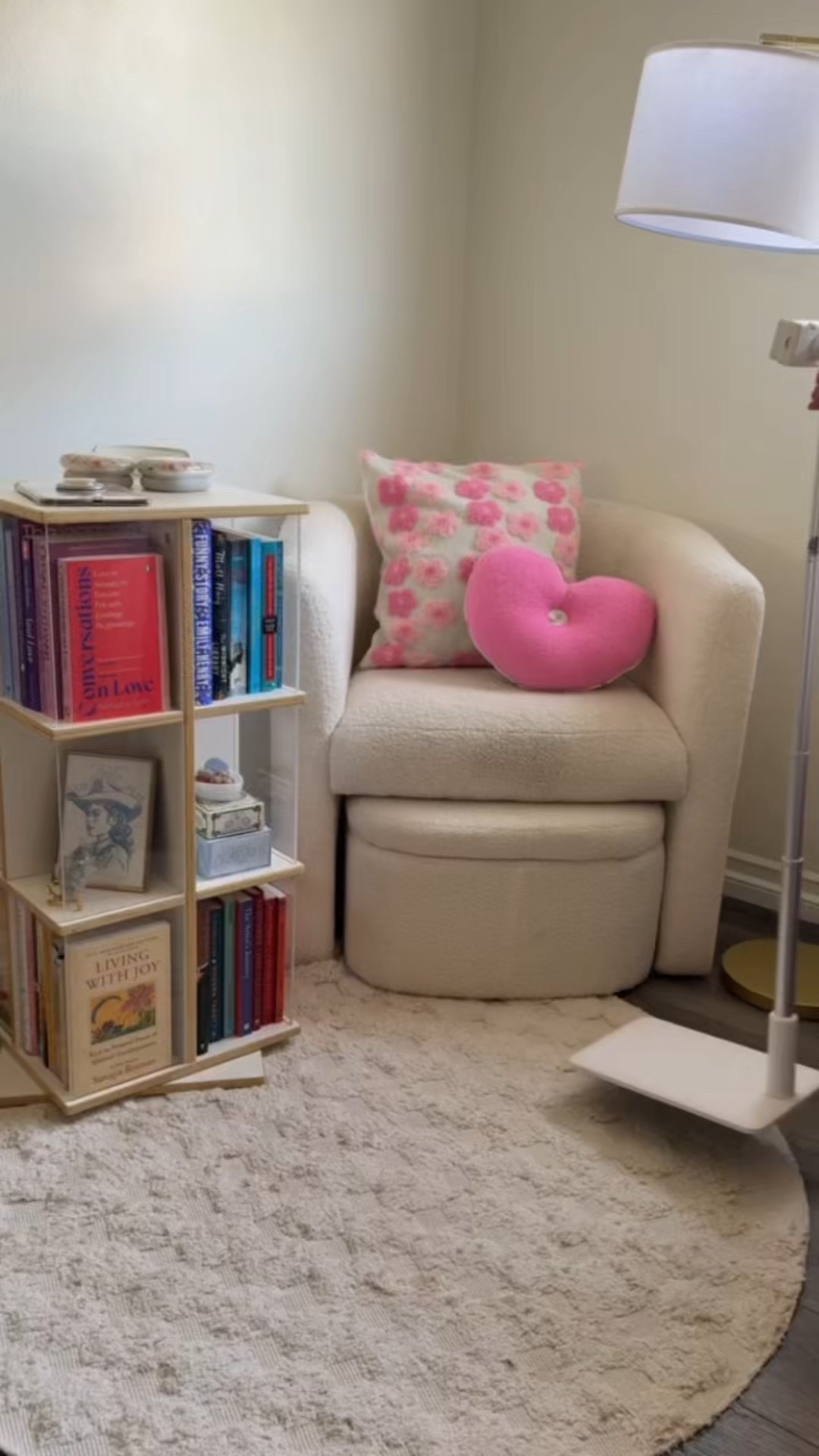 Cozy reading corner

Reading corner setup, reading nook, reading chair, book corner, book nook, rotating bookshelf, homebody aesthetic, homebody vibes, throw pillows, home decor, aesthetic home, reading, book lover, home library, home office

#LTKSeasonal #LTKHome #LTKWatchNow