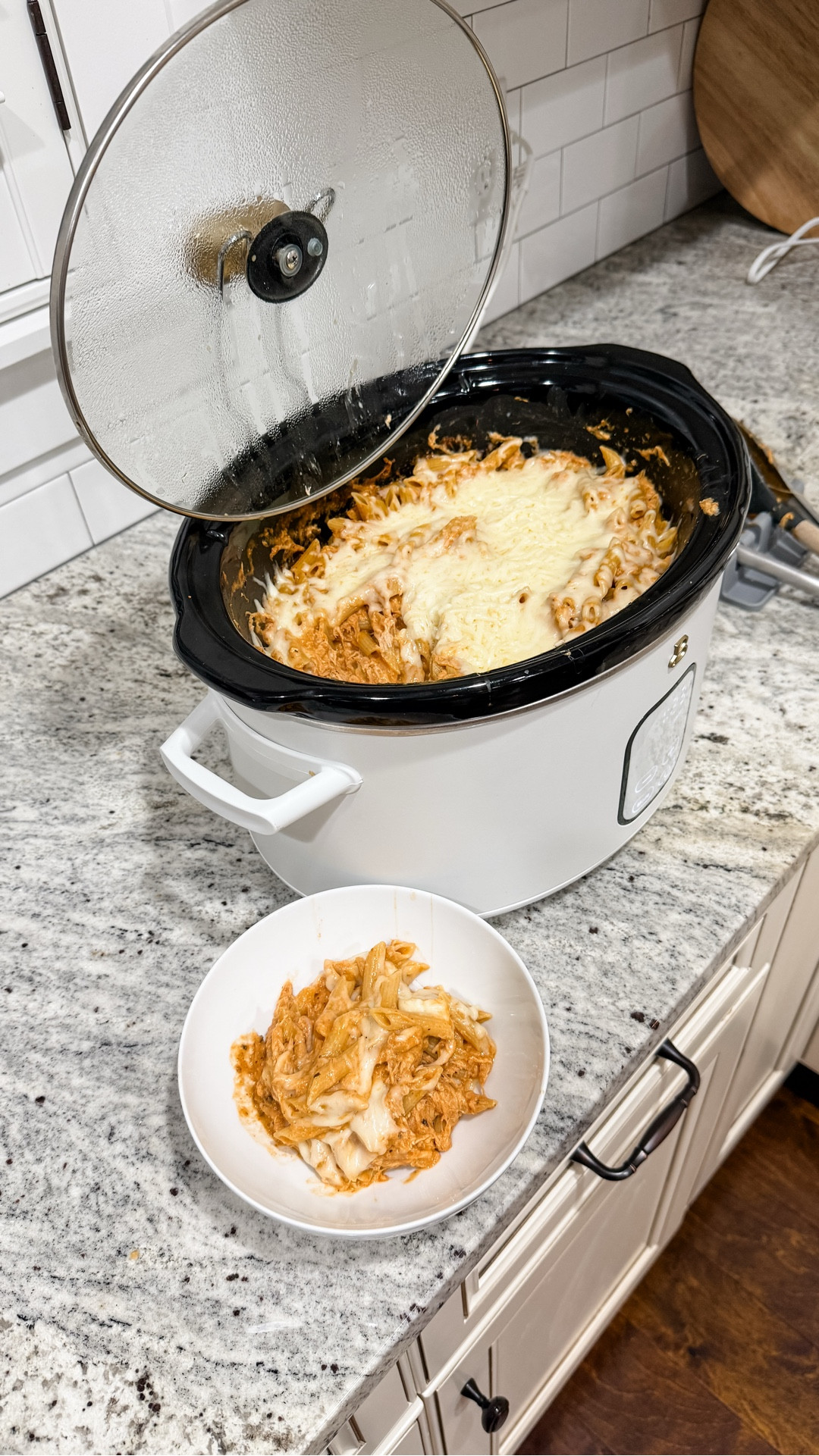 Creamy Crockpot Chicken Penne Bake

The easiest throw-it-all-in-and-go dinner! So creamy, cheesy, and packed with flavor.
Save this one for a busy night!

Here’s what you’ll need:
• 2–3 chicken breasts
• 2 tbsp onion powder
• 2 tbsp garlic powder
• 2 tbsp paprika
• Pepper to taste
• 1 (22 oz) jar Alfredo sauce
• 1 (24 oz) jar pasta or marinara sauce
• 1 block cream cheese (I used 1/3 less fat)
• 1 box high protein penne pasta
• 8 oz shredded mozzarella & provolone cheese blend

How to make it:
1️⃣ Add chicken to crockpot and season with onion powder, garlic powder, paprika & pepper
2️⃣ Pour in Alfredo, marinara, and add cream cheese
3️⃣ Cook on LOW for 6 hrs or HIGH for 3–4 hrs
4️⃣ When chicken is done, cook pasta on the stove
5️⃣ Shred the chicken (I use my favorite Amazon shredder!)
6️⃣ Add shredded chicken & pasta into the sauce and mix
7️⃣ Top with shredded cheese and cover until melted
8️⃣ Serve & enjoy — we love it with Caesar salad + breadsticks!

Let me know if you try it and follow for more easy recipes!

#easydinnerideas #crockpotrecipes #familymeals #pastabake #chickenrecipes 