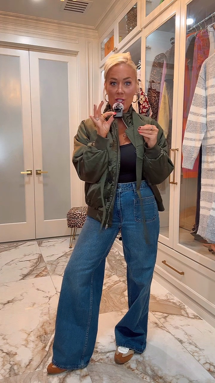 Fall cold weather outfit inspo 
Jacket size small
Jeans size 6