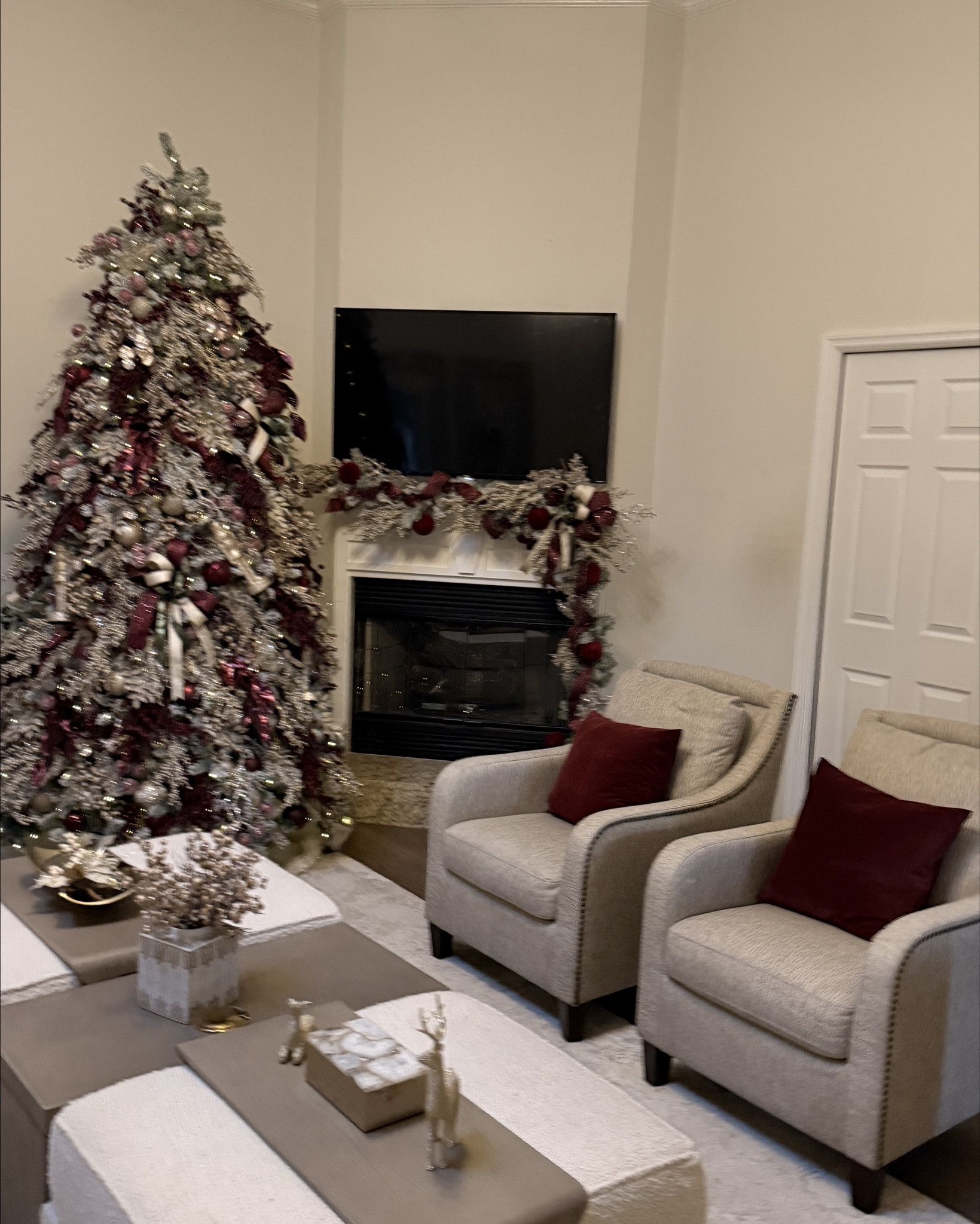 Beautiful King of Christmas tree & garland!

#LTKHoliday #LTKHome