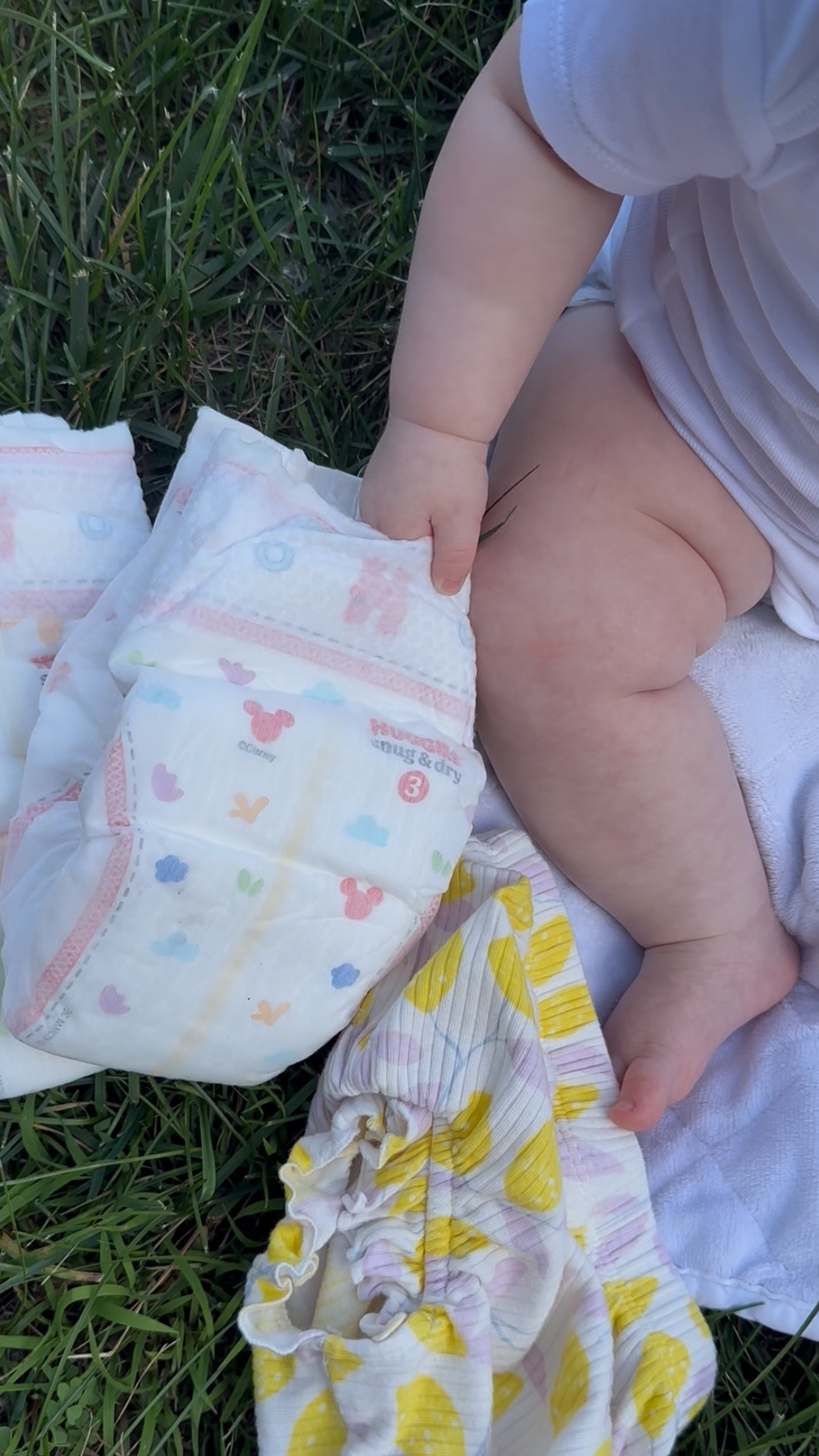 #ad Will be using Huggies Snug and Dry diapers all summer long! 
@target @huggies #target #targetpartner @shop.ltk #liketkit #HuggiesSnugandDry #HuggiesDiapers #Sosoftyougottafeelit