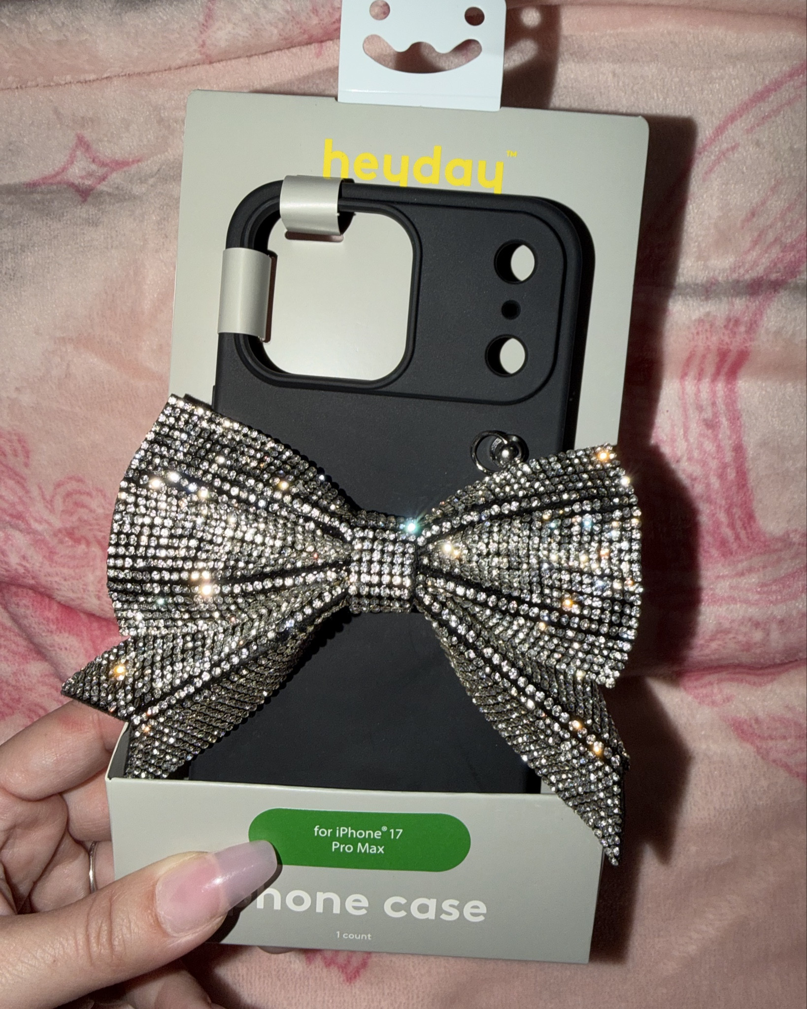 The perfect holiday phone case 🖤✨📱 

#LTKGiftGuide #LTKHoliday #LTKFindsUnder100