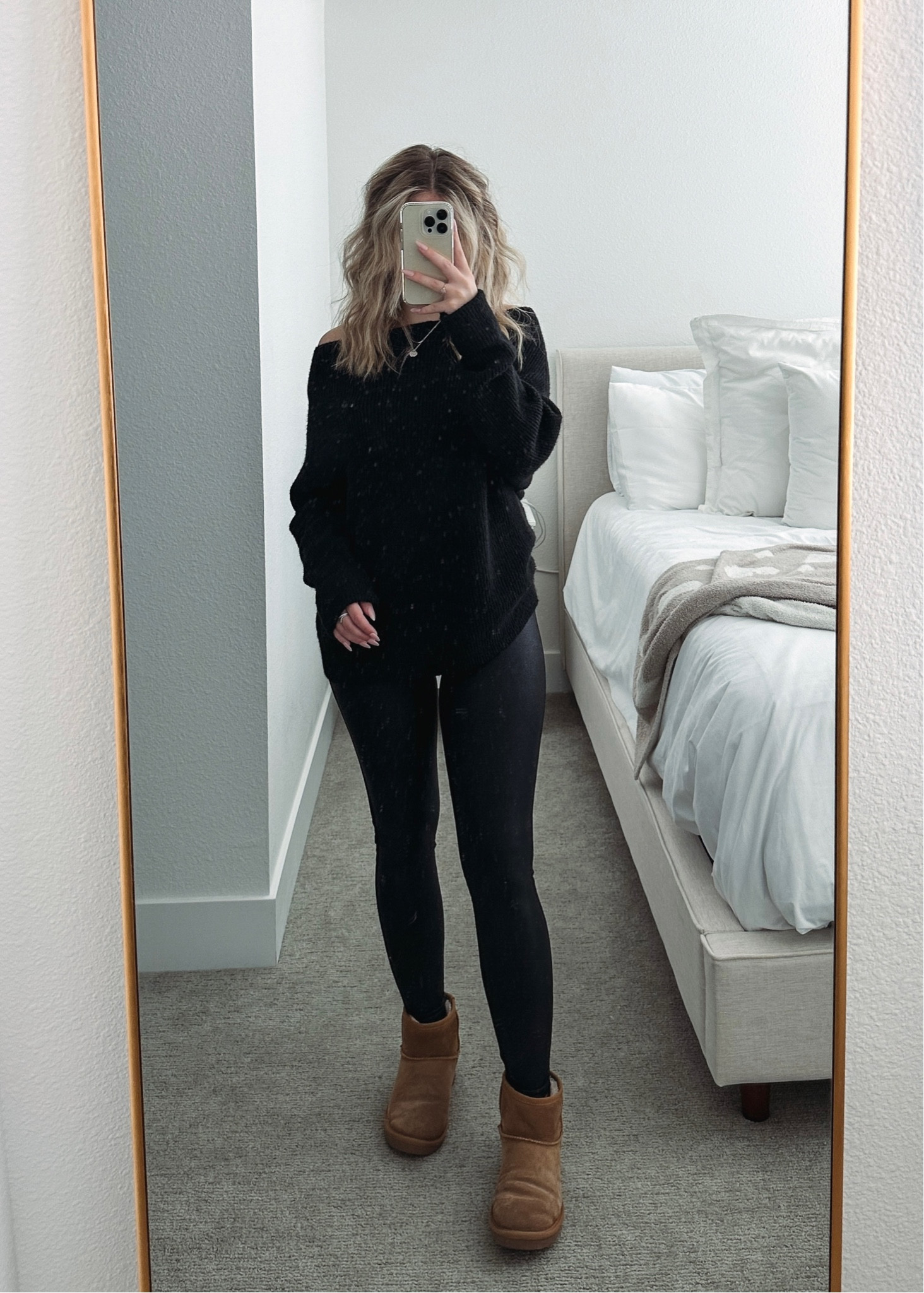 simple fall fashion 🎀🤎🍂☁️

feminine fall outfit | fall style | fall apparel | free people inspired | faux leather leggings | ugg minis | uggs in stock |

#LTKshoecrush #LTKSeasonal #LTKFind