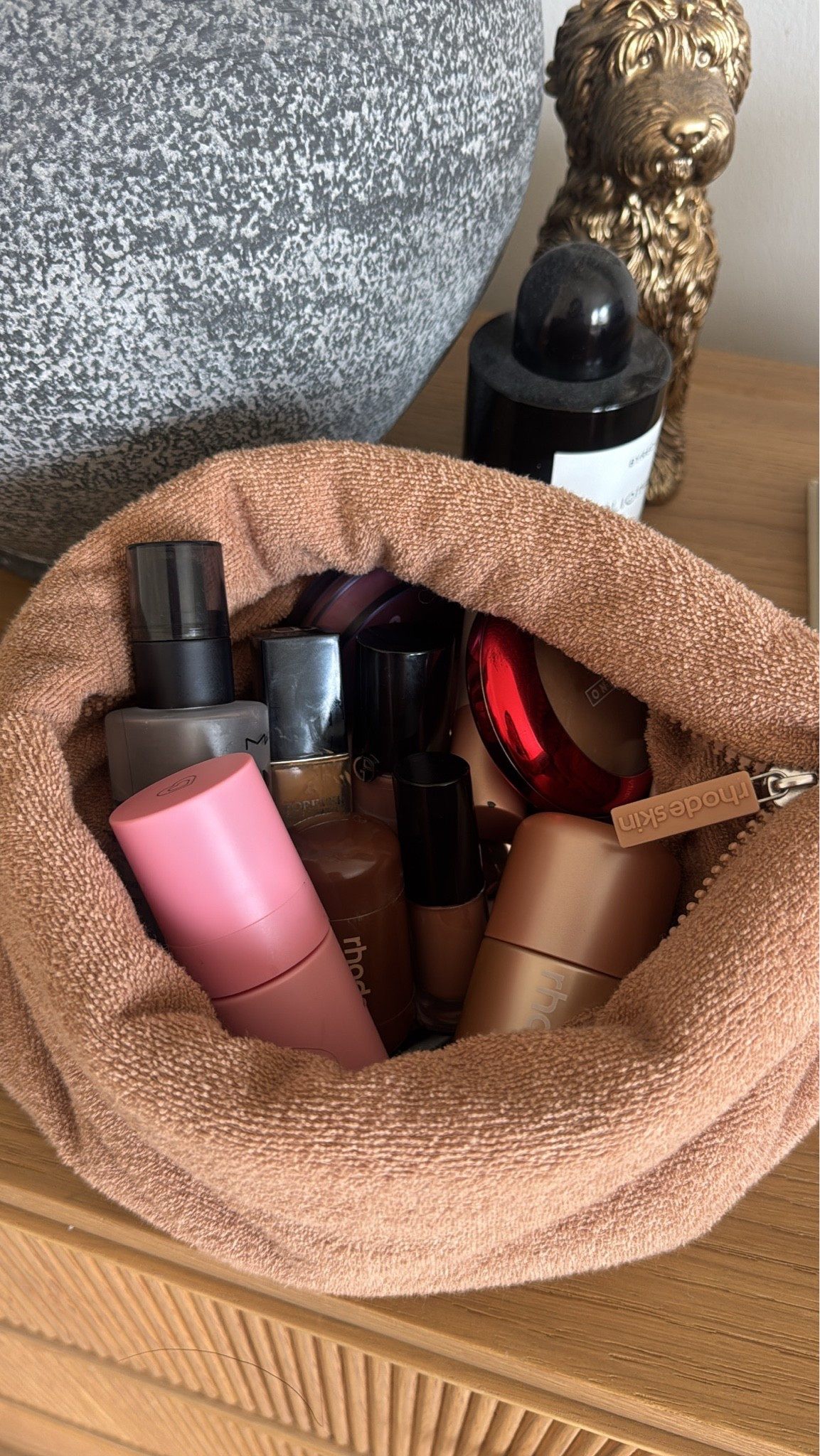 Glowy summer makeup routine!

Base: 
Glowscreen - Golden Hour
Rhode highlight milk - 03
Kylie Skin Tint - 4.5WN
Dior concealer - 3W
Natasha Denona Loose Powder 
One size powder - Medium

Cheeks
Rhode pocket bronzer - Bake
Armani Fluid Sheer - 11 for liquid blush
Saie Bronzer - Amalfi
Kosas Blush - Dreamland
L’Oréal Lumi Glass - 601 Glassy Eclat


Eyes:
Armani eye tint - Cashew
Lancôme Cils Booster
Lancôme Lash Idole Mascara

Lip combo:
MAC Liner - Stripdown
Chanel Lipstick - 606 Illusion 
Hung van ngo Lipgloss - 88

#LTKBeauty