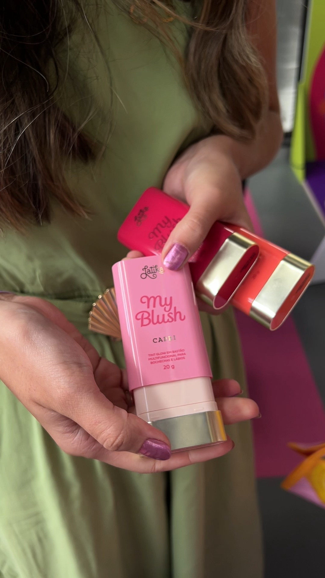 Blush em Bastão Latika My blush conta com a tecnologia No Sebum Powder, que controla a oleosidade, deixando apenas o brilho saudável que você deseja. Além disso, sua textura cremosa permite construir camadas, garantindo uma maquiagem de longa duração com efeito radiante por até 10 horas.

#LTKdicadeestilo #LTKbeleza #LTKbrasil