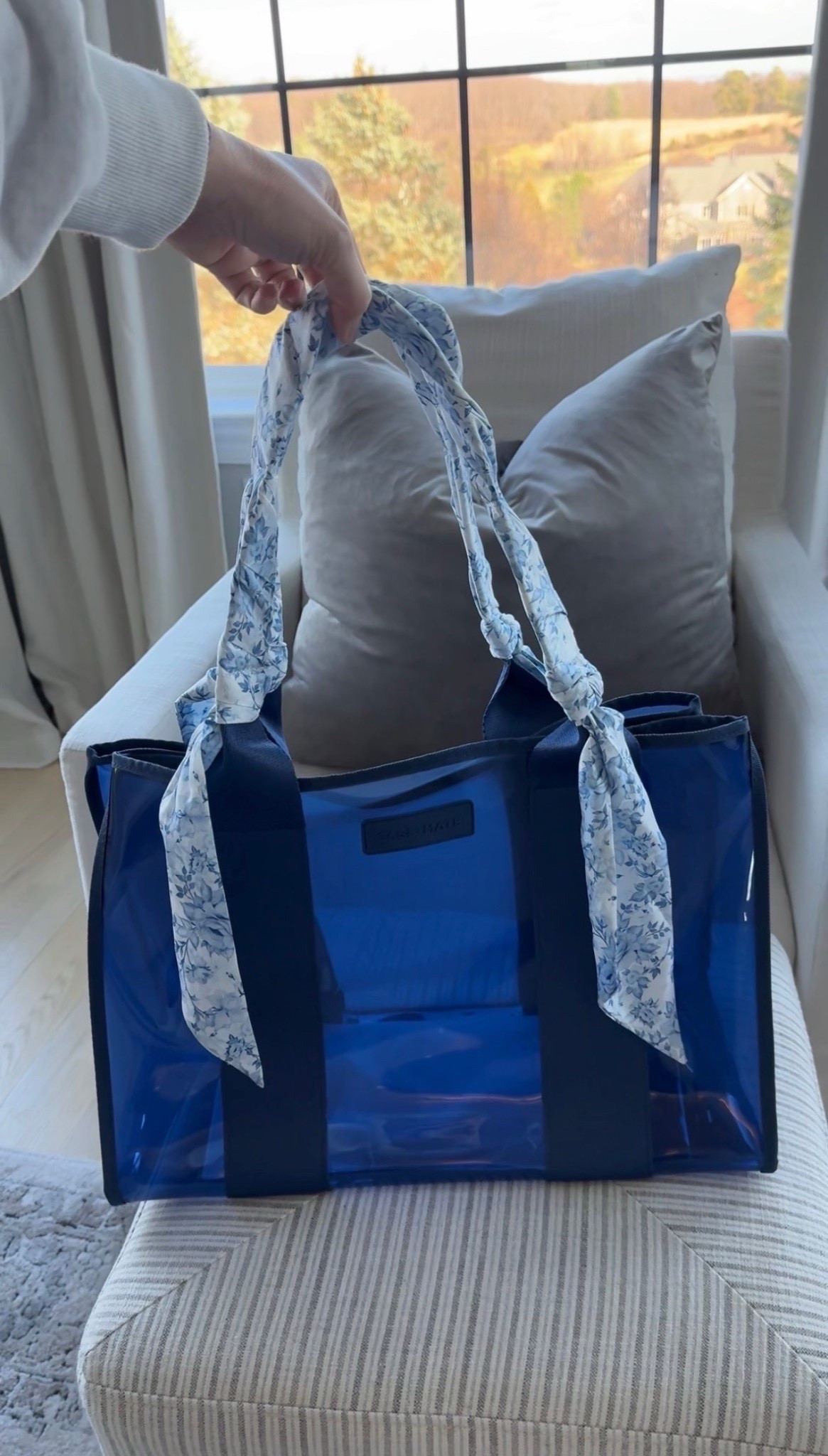 The cutest bag! These jelly bags are so nice for the upcoming pool and vacation days! I love the waterproof phone case it comes with, too. 🩵



#LTKMothersDay #LTKSeasonal #LTKmomlife