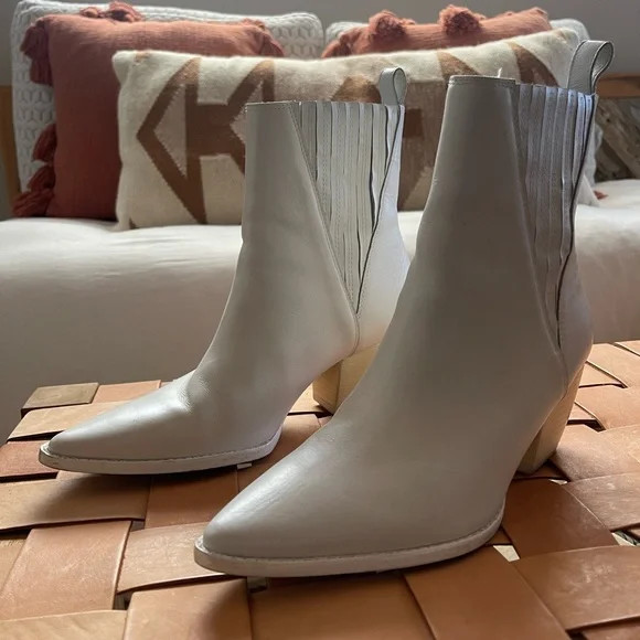 Size 7.5 Mattise Women’s Elevation White Leather Boots | Poshmark
