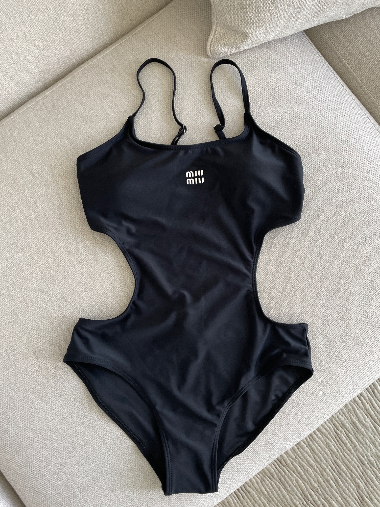 Size up 1-2 sizes

#LTKfindsunder100 #LTKsalealert #LTKfindsunder50