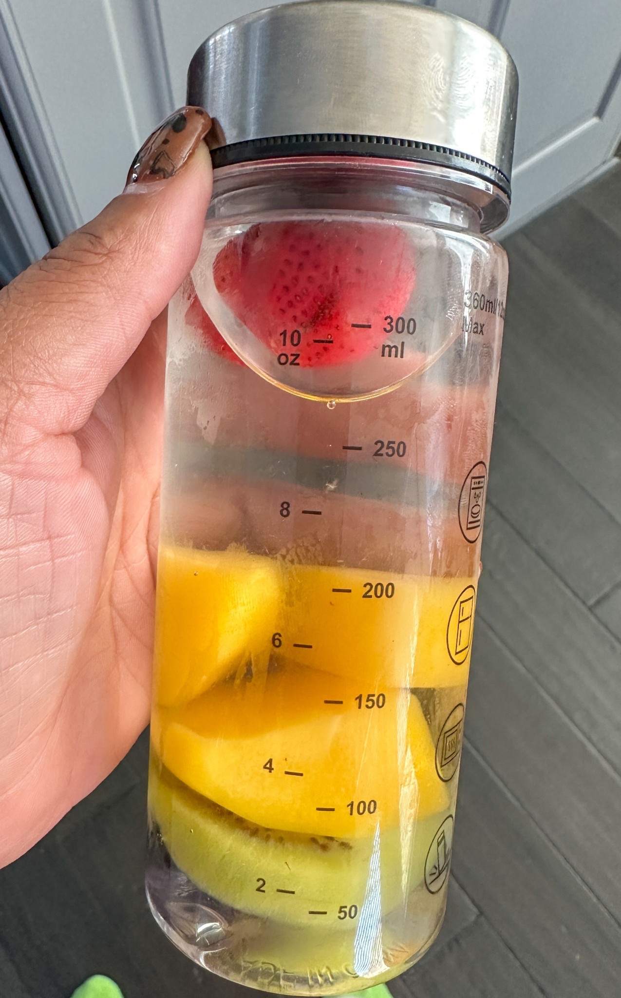 Fun fact about me, I don’t like water. I know, I know! But I’m working to increase my water intake. One way is with fruit infused water. These water bottles allow me to prep ahead. #water #fruit #fruitinfusedwater #drinkmorewater #hydrating 