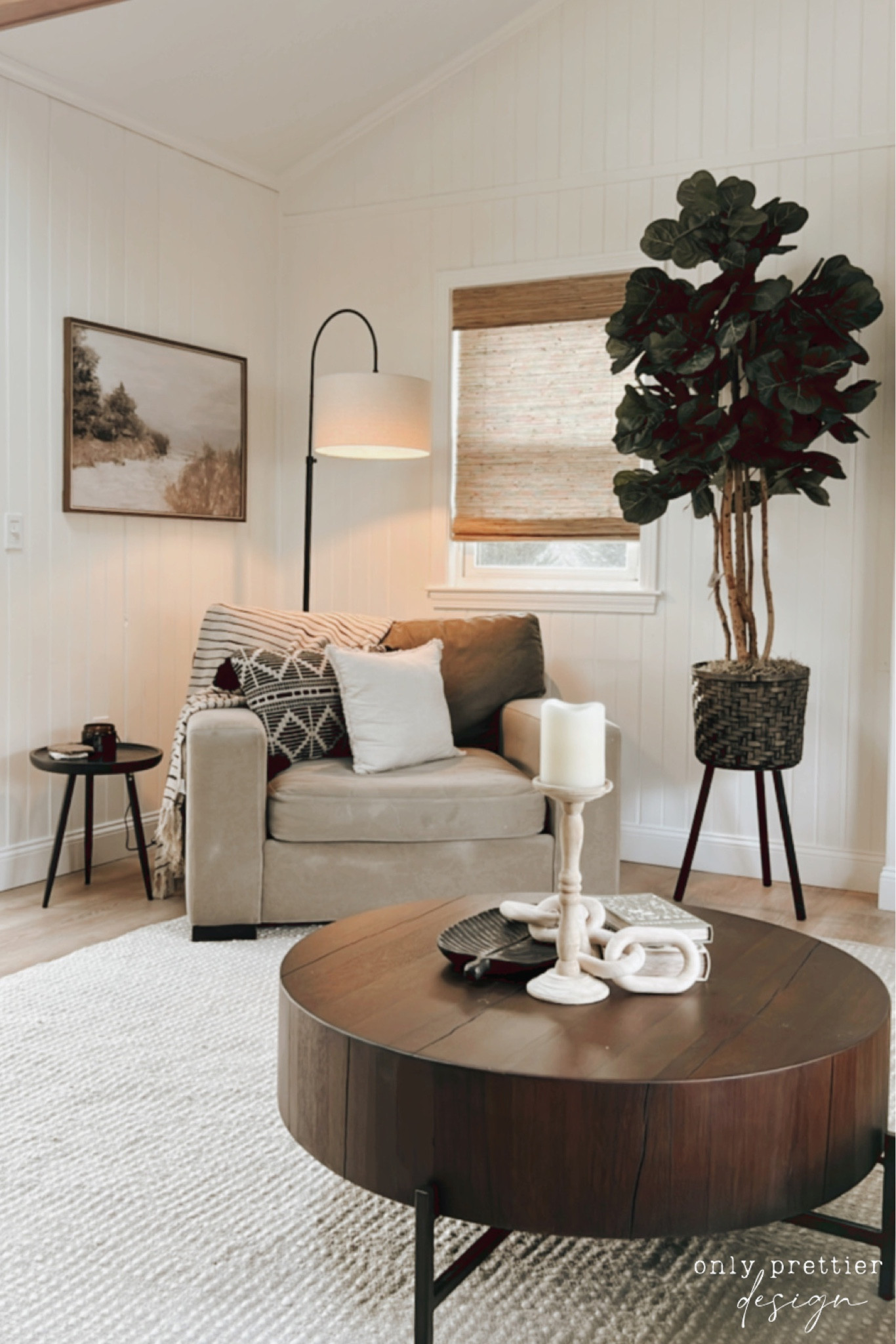 If you're seeking a trendy and eye-catching living space, try minimalist furnishings, an abundance of plants, modern decor with neutral tones, and large windows to allow natural light in. With these design elements in place, your living room will feel both cozy and welcoming. 🛋️

#LTKstyletip #LTKhome