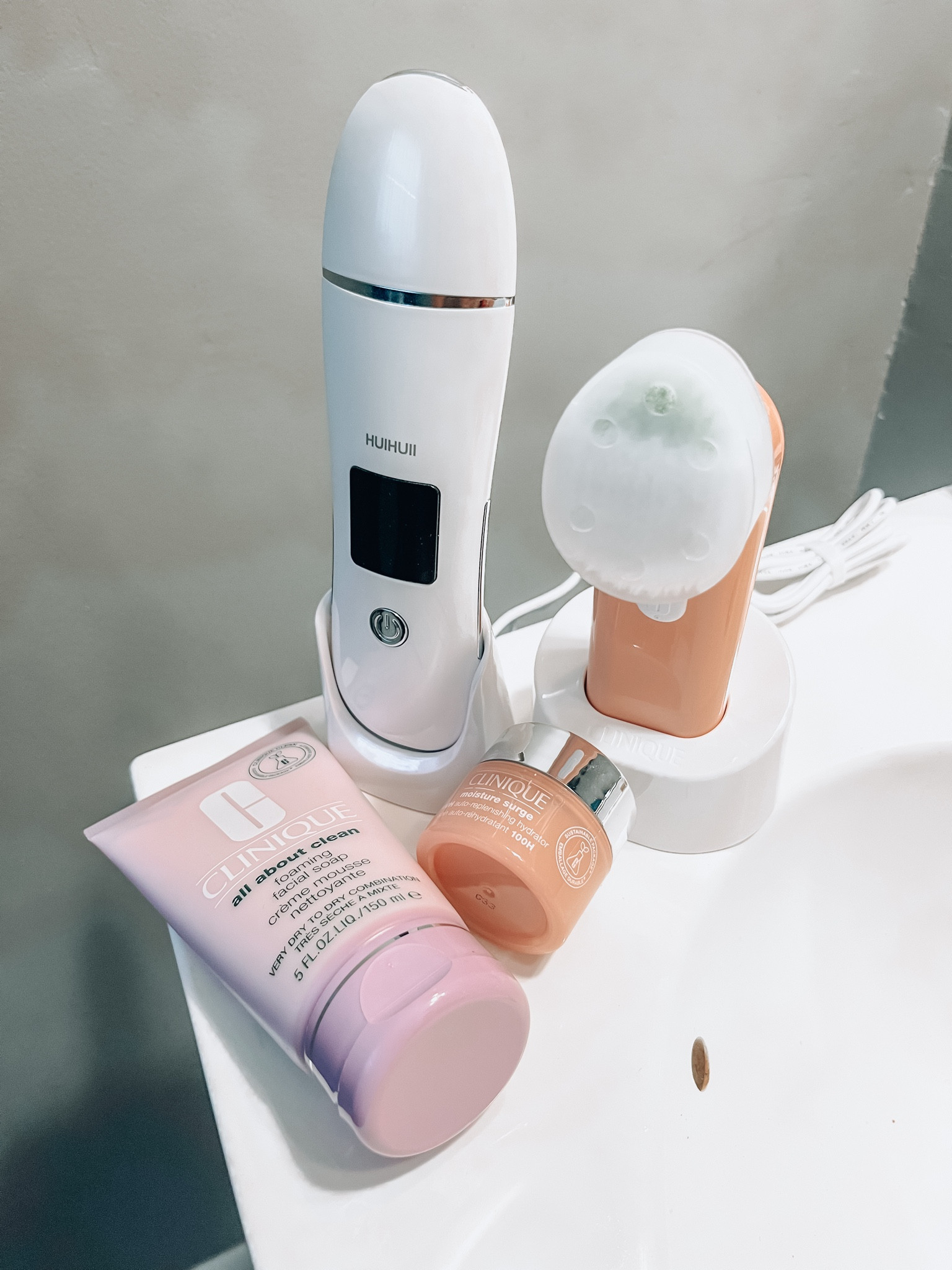 My secret weapon for clear smooth skin!! Loving all the sonic waves!! Skin spatula currently on sale with coupon!! Everything linked!! 
15% off your first order of Clinique. 

#LTKTravel #LTKBeauty #LTKSaleAlert