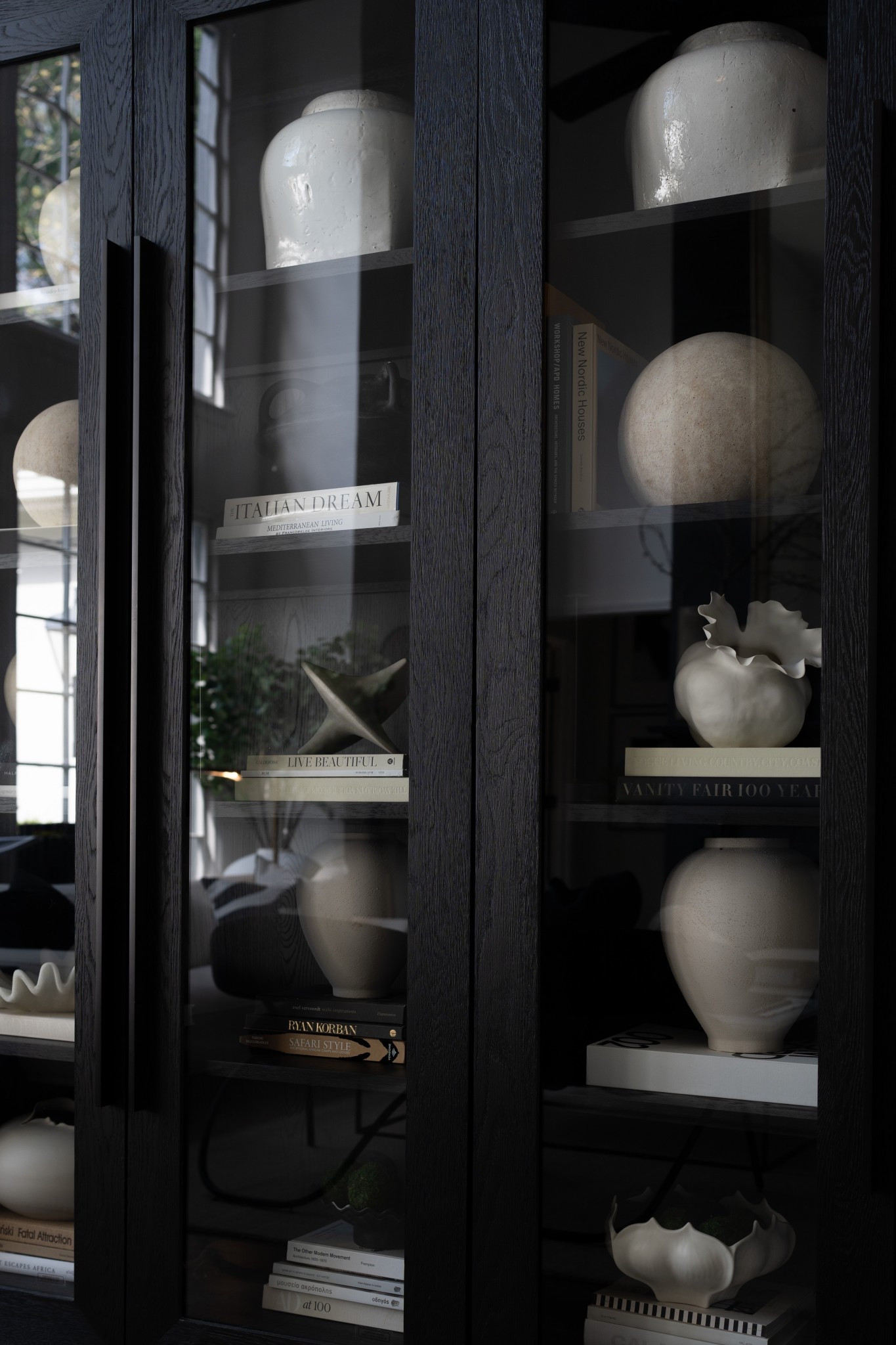 It’s time to refresh the bookcases! Spring is the perfect time to reset and refresh with books, vases and decor.

#LTKStyleTip #LTKSeasonal #LTKHome