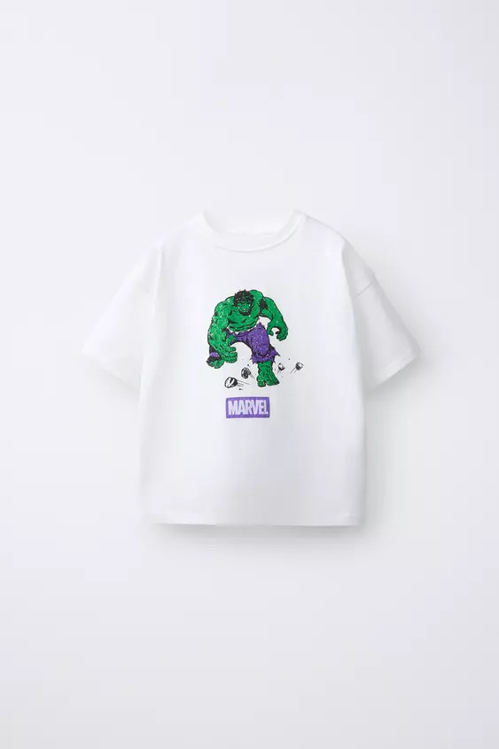 Round neck short sleeve T-shirt. The Avengers Hulk © Marvel print on front and back. | Zara US