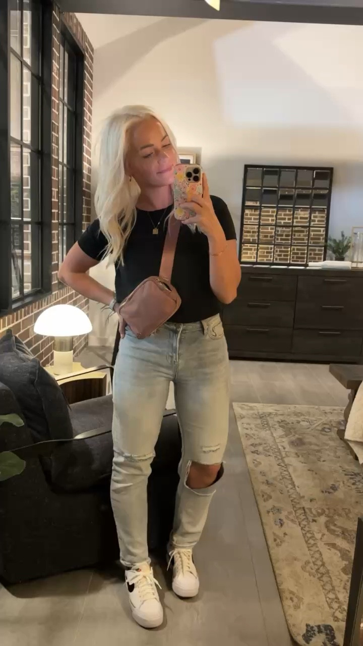 This is my go-to look for everyday tasks, running errands, or grabbing a quick dinner with friends. It’s one of those classically great combos that always works, comfortable, effortless, and still feels put together without trying too hard.

#EverydayStyle #GoToOutfit #AmazonFashion #CasualChic #WardrobeFavorites #EffortlessStyle #ComfyAndCute #OnTheGoLook #ClosetStaples #DayToNightStyle 

 #LTKStyleTip
