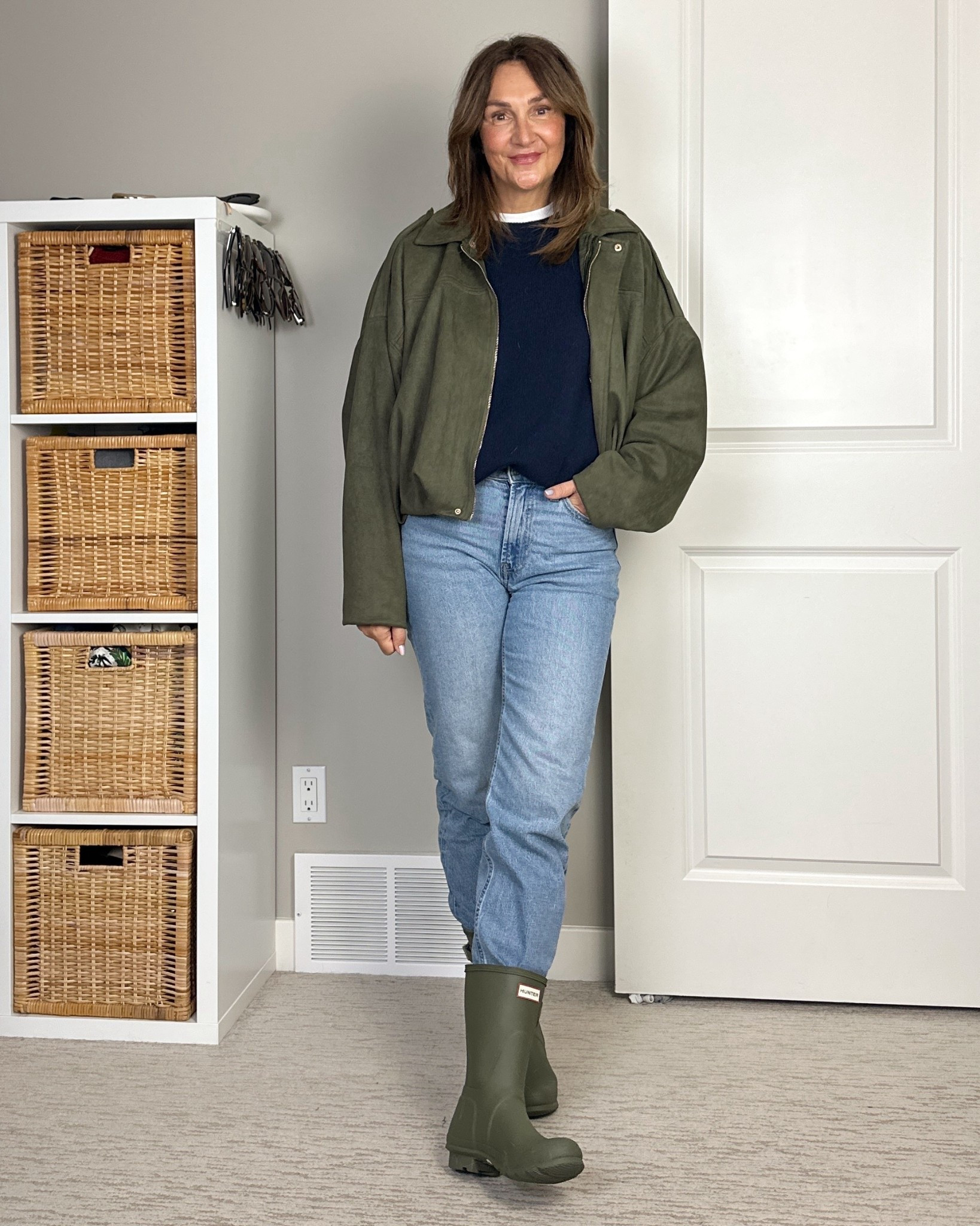 Melting snow weekend outfit!
I’m 5’ 7” wearing my usual size S in the cashmere sweater, M in the jacket and 27 in the jeans. Hunter boots fit a little big, I go down 1/2 size.


#LTKTall #LTKmomlife #LTKootd