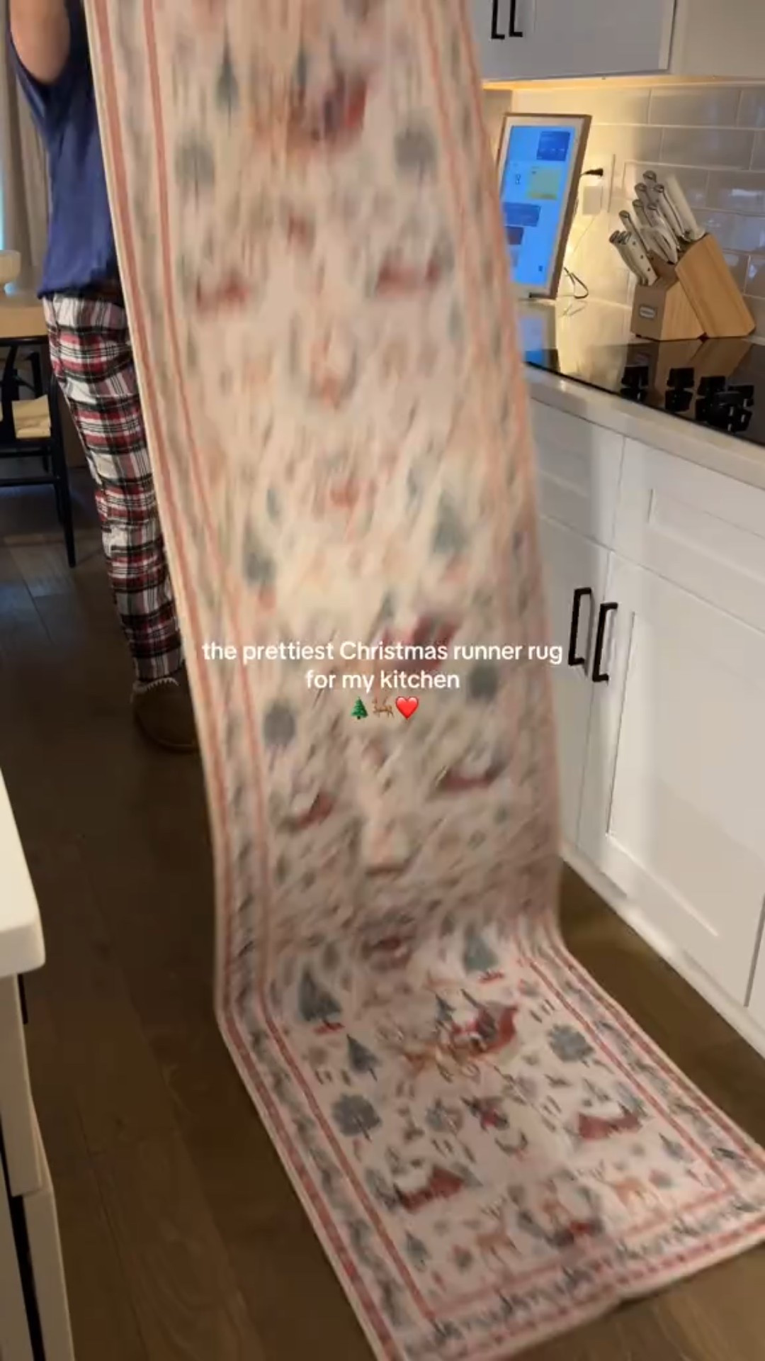 The cutest and subtle Christmas decor! I am obsessed with this runner! 

#LTKSeasonal #LTKHome #LTKFindsUnder100