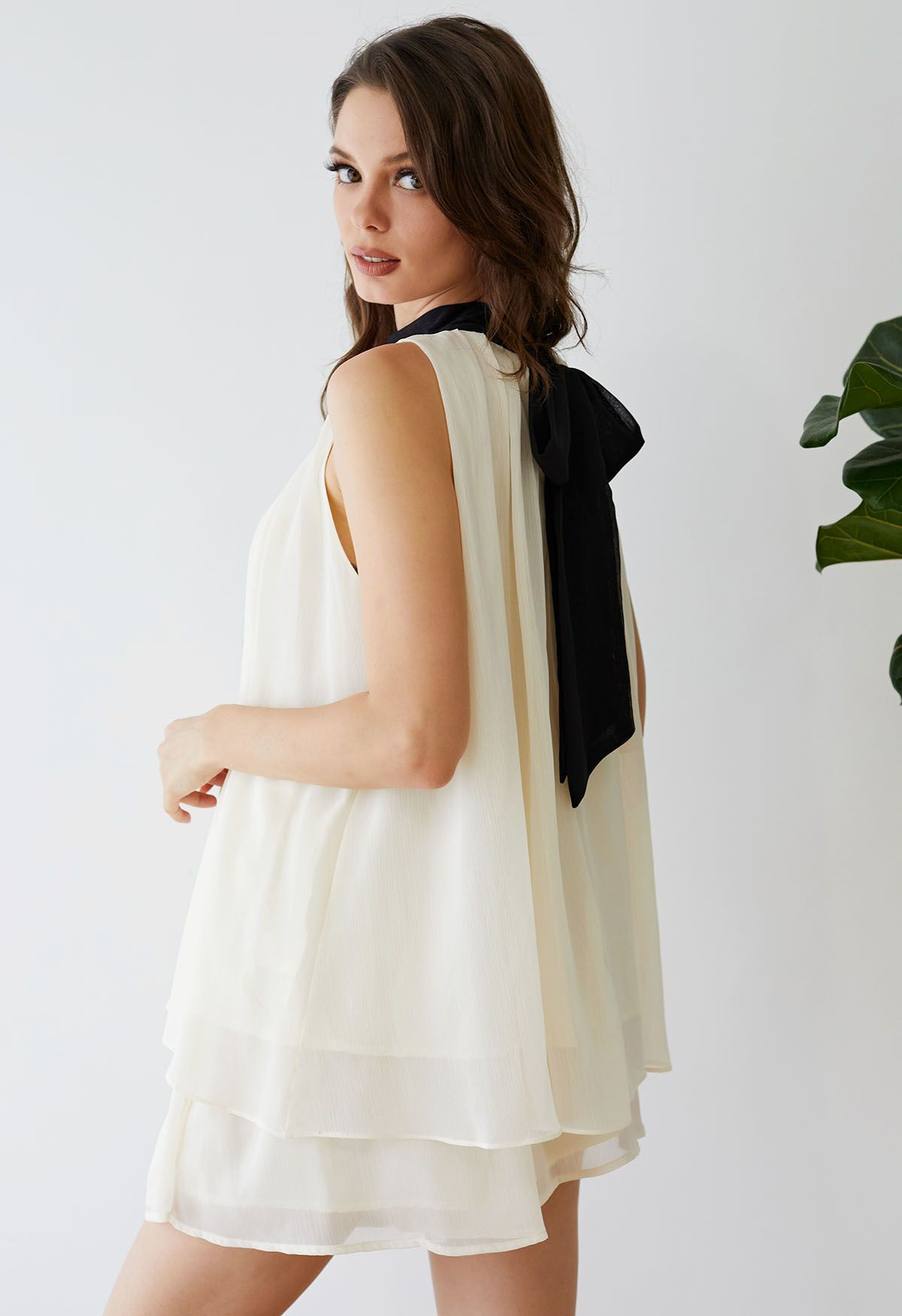 Contrast Neckline Chiffon Sleeveless Top and Shorts Set in Cream | Chicwish