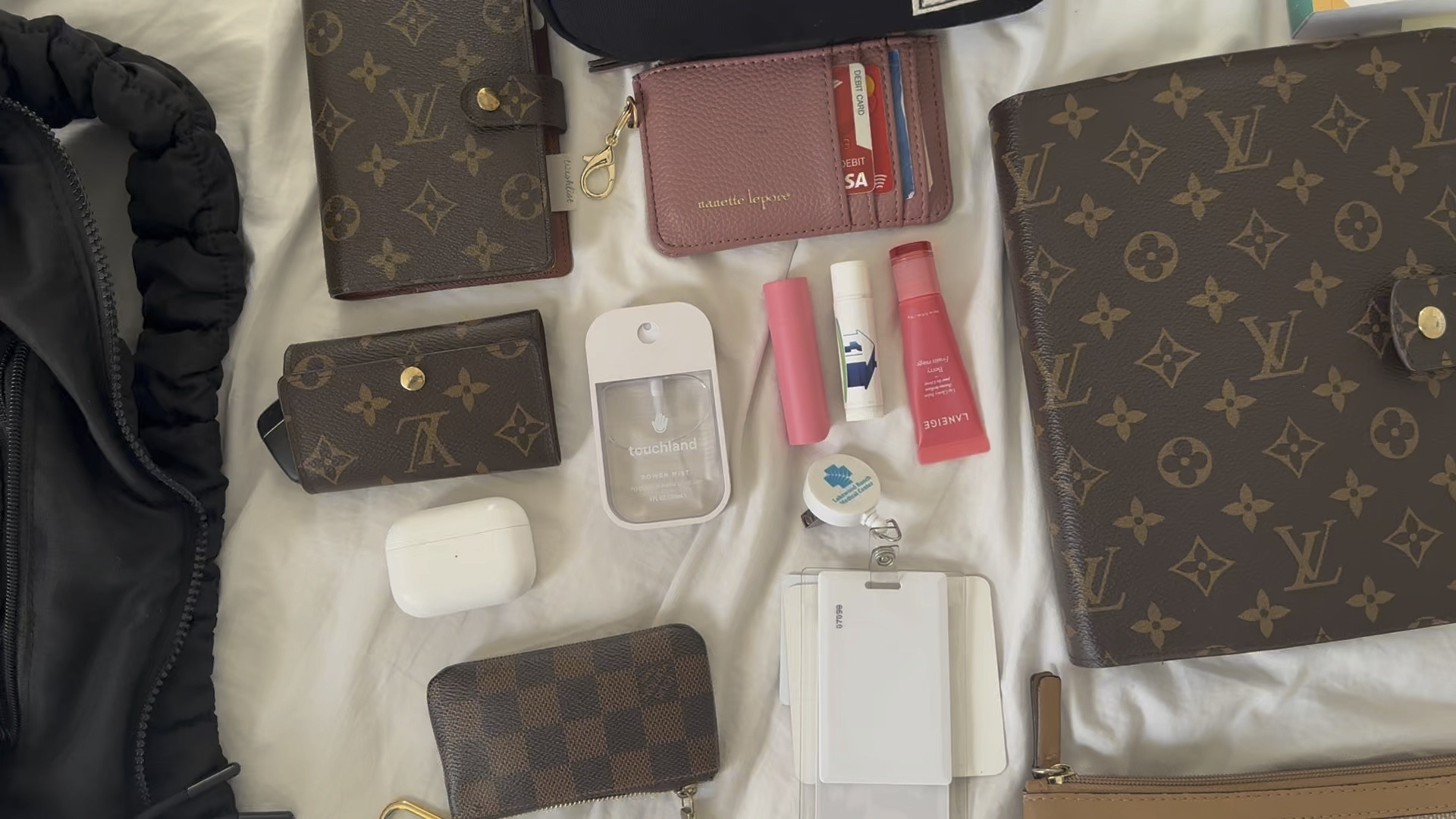 What’s in my Bag- work edition

#LTKworkwear #LTKitbag