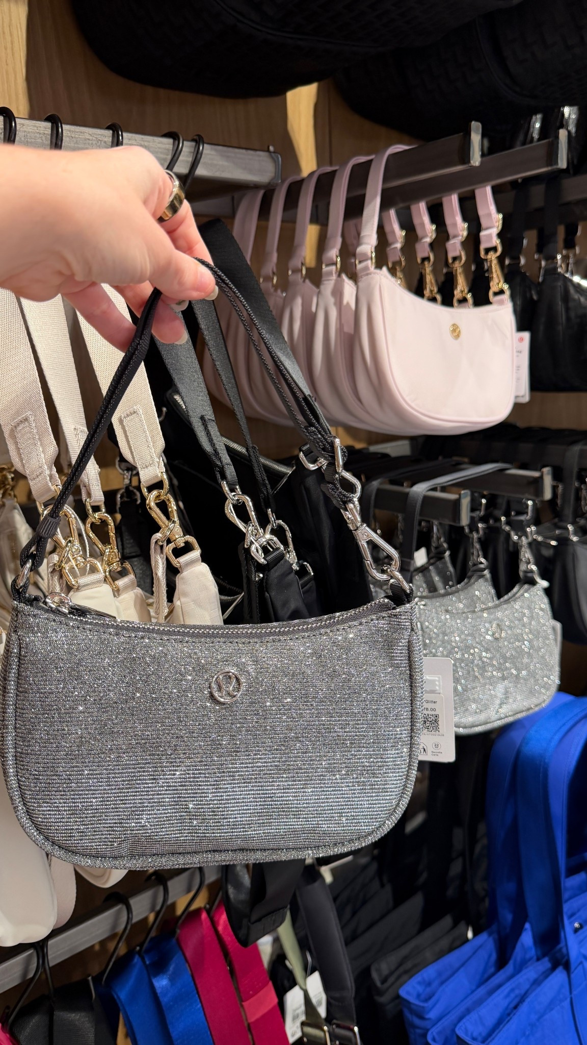 Gift guide for her Lululemon mini bag

#LTKGiftGuide #LTKActive #LTKHoliday