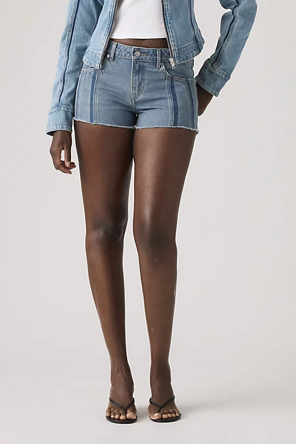 Levi's Shadow Seam Low-Rise Denim Shorts in Shadow Work, Women's at Urban Outfitters | Urban Outfitters (US and RoW)