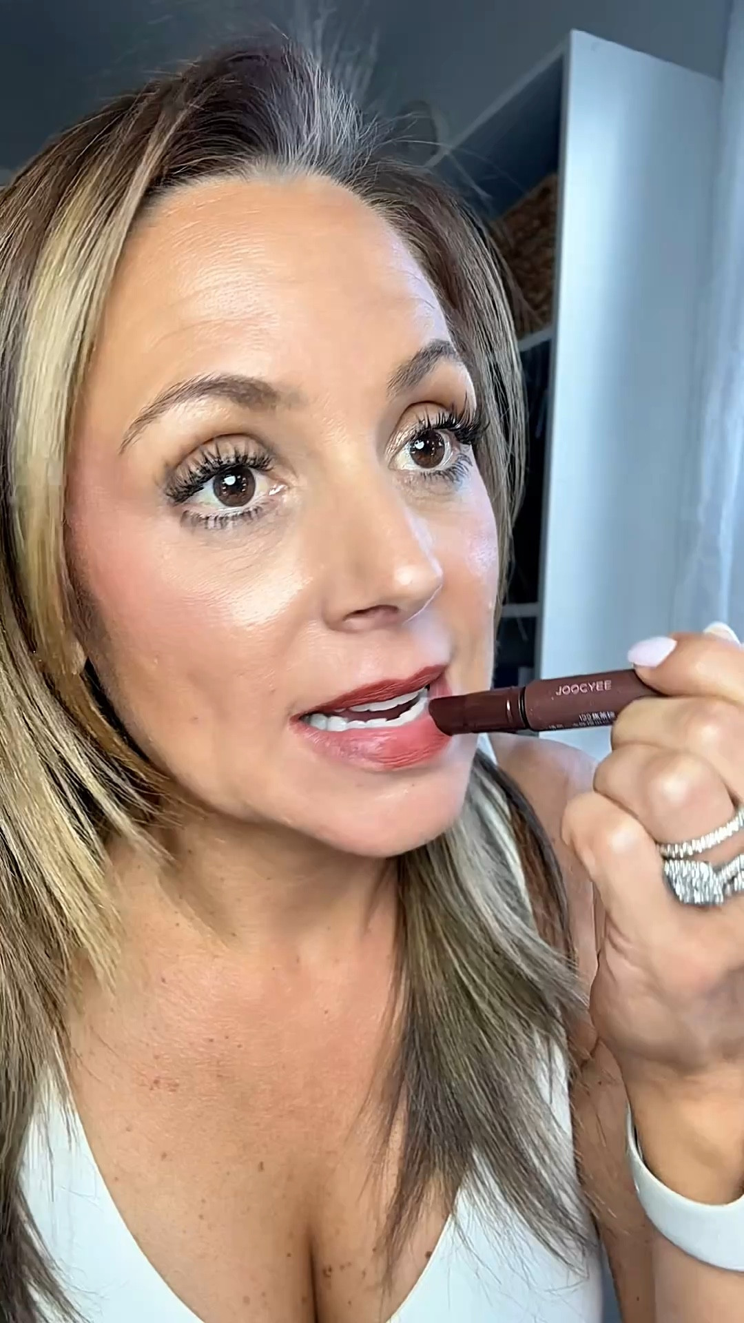 This is the Velvet Rouge Mattifying Lipstick from Joocyee and the shade I’m wearing is Umber Brown.

The color payoff is so rich and pigmented, and it gives that beautiful matte lipstick look without feeling dry. It’s lightweight, comfortable to wear, and designed to be long lasting and transfer proof.

#brownlipstick
#lipsticklover
#mattelipstick
#beautyfinds
#everydaymakeup