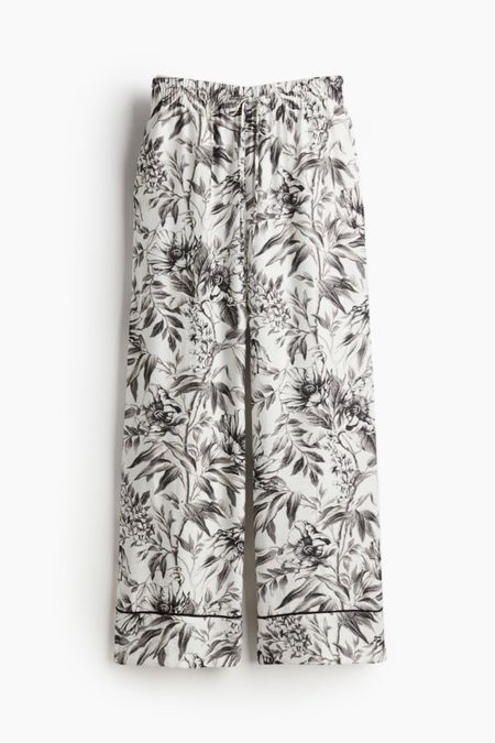 Black and white toile floral pants and shirt matching set 

#LTKSeasonal #LTKfindsunder50 #LTKstyletip