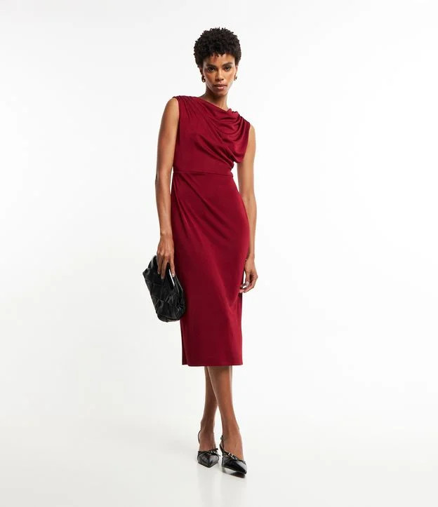 Vestido Midi com Decote Degagê e Pregas no Ombro Vermelho Escuro | Renner (BR)
