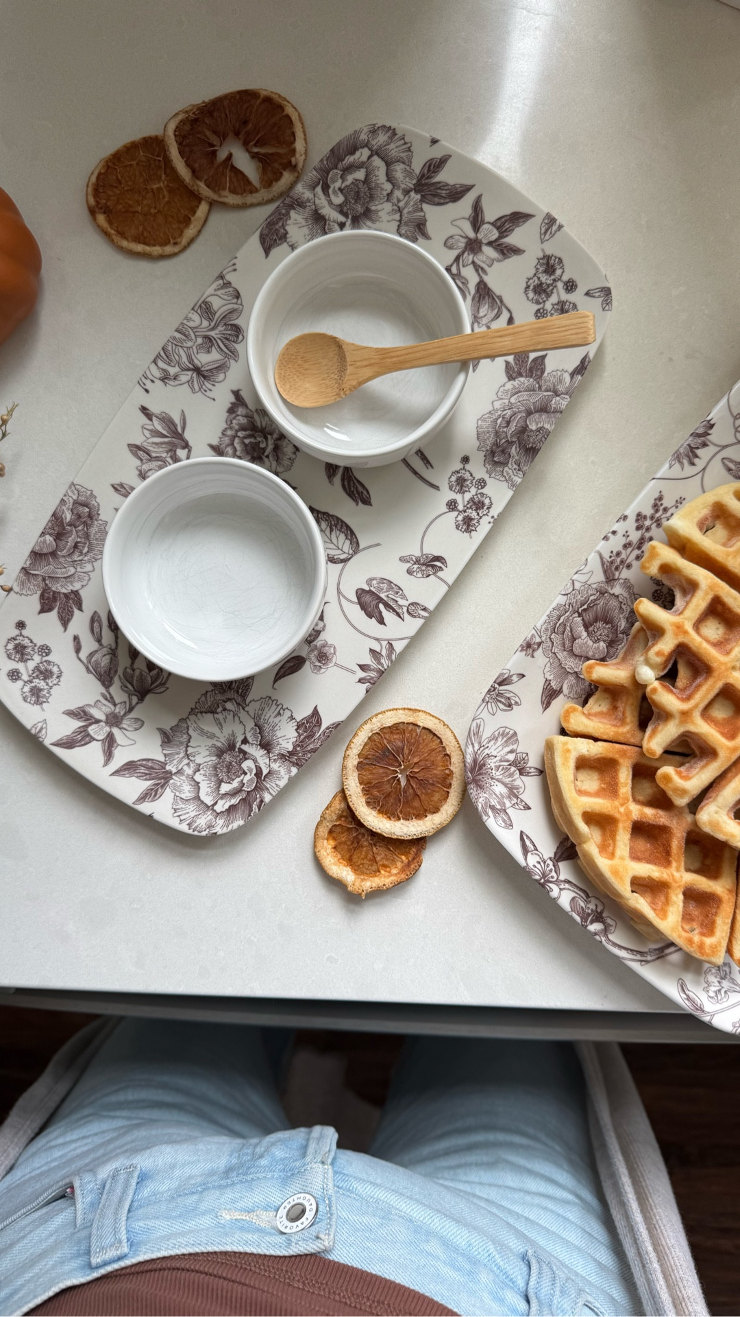 Gifting season is almost here ✨ and this delft tray, wrapped in the most perfect packaging, is ready to make any home feel extra special.