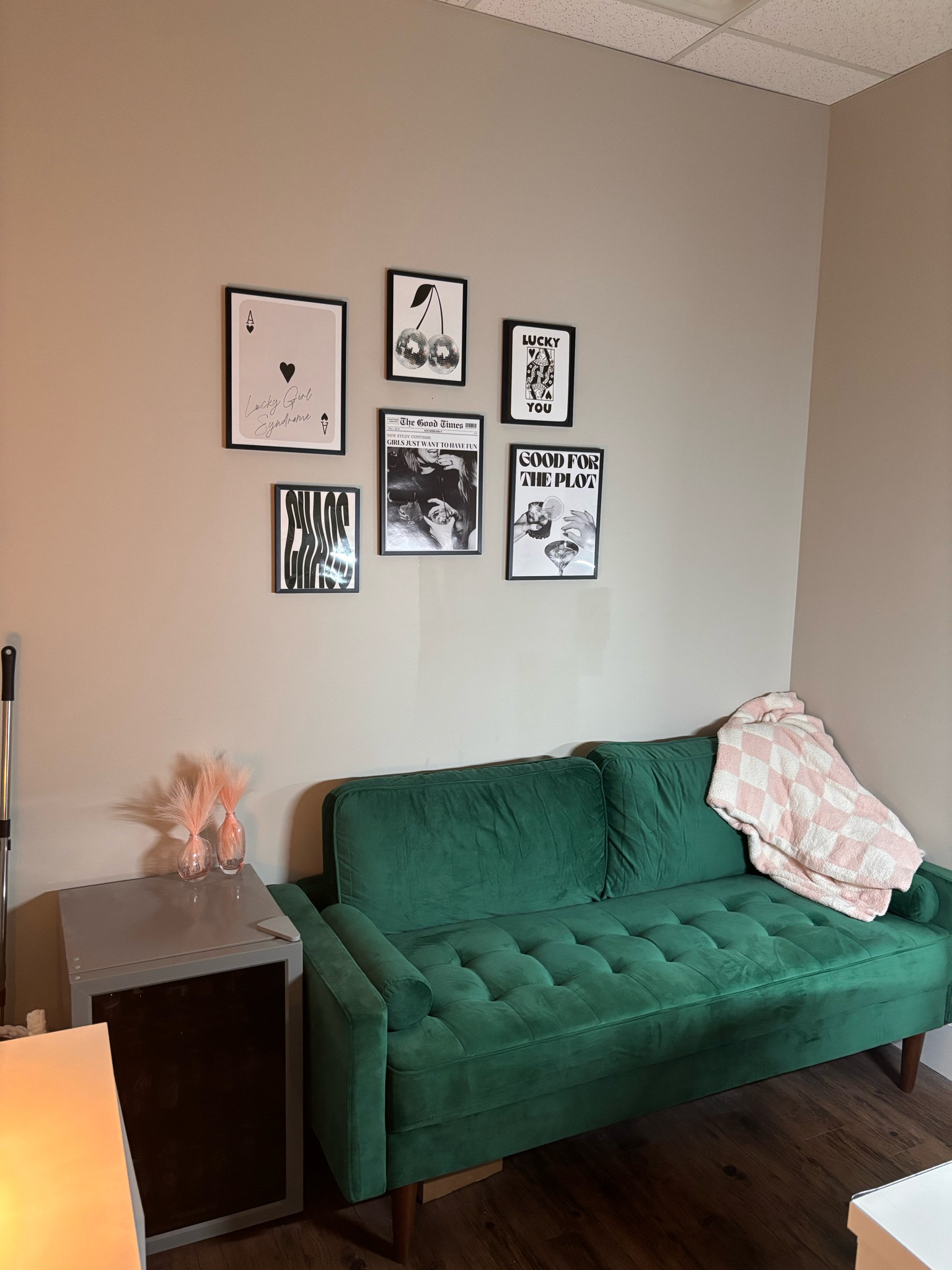 nail salon inspo!! I’ve been working on this space for months now adjusting EVERYTHING and I finally am obsessed with it!

Nail salon inspo, private studio inspo, private suite, nail tech suite, private room decor, green couch, pink and green room.

#LTKFindsUnder50 #LTKSeasonal #LTKHome