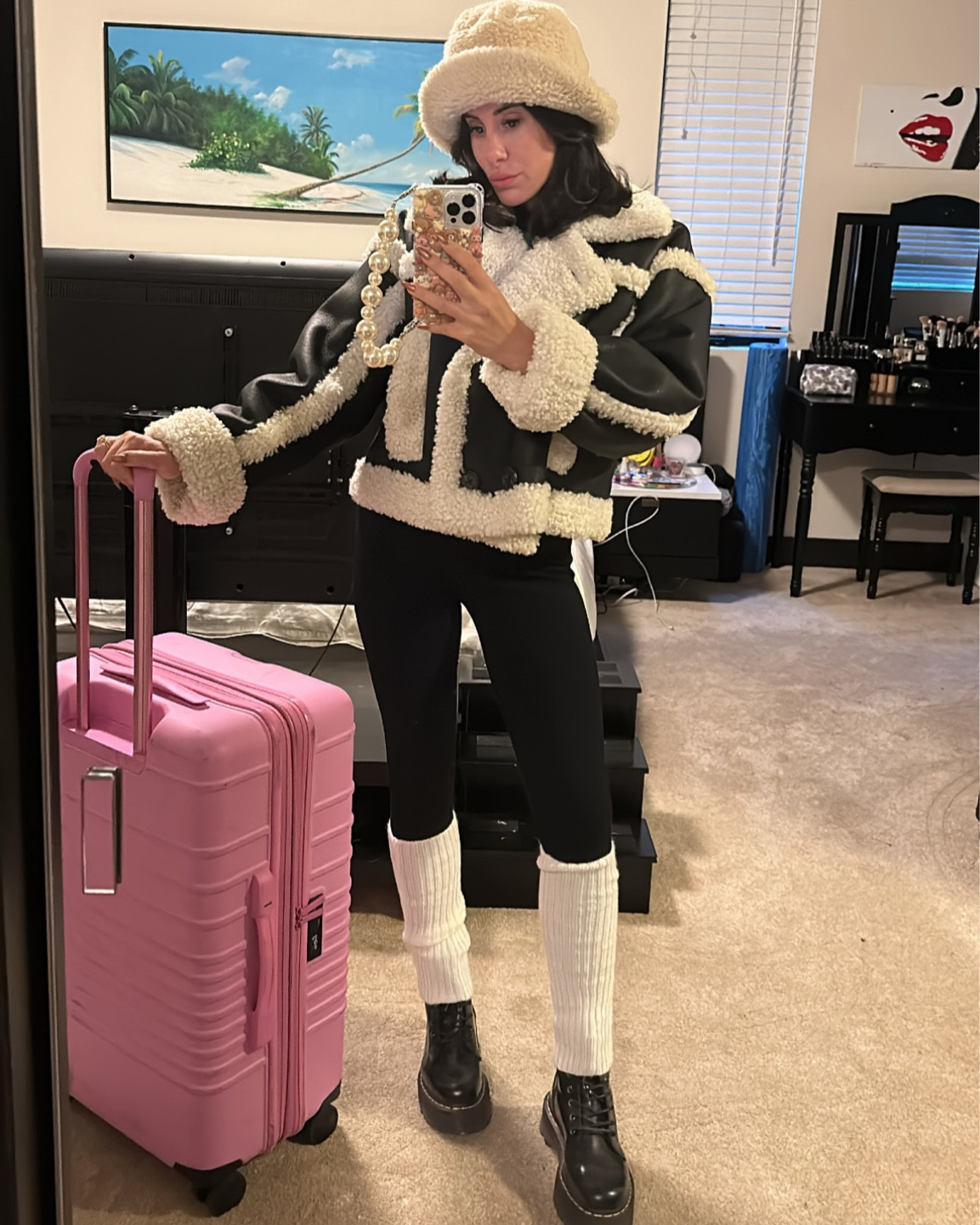 Aspen bound #tagmyswag 

Hat: Apparis 
Gloves: Clyde World
Sweater: Staud
Jacket: Stand Studio
Leggings: Versace 
Shoes: Doc Marten
Tote: Marc Jacobs
Suitcase: Beis

#LTKSeasonal #LTKtravel #LTKHoliday