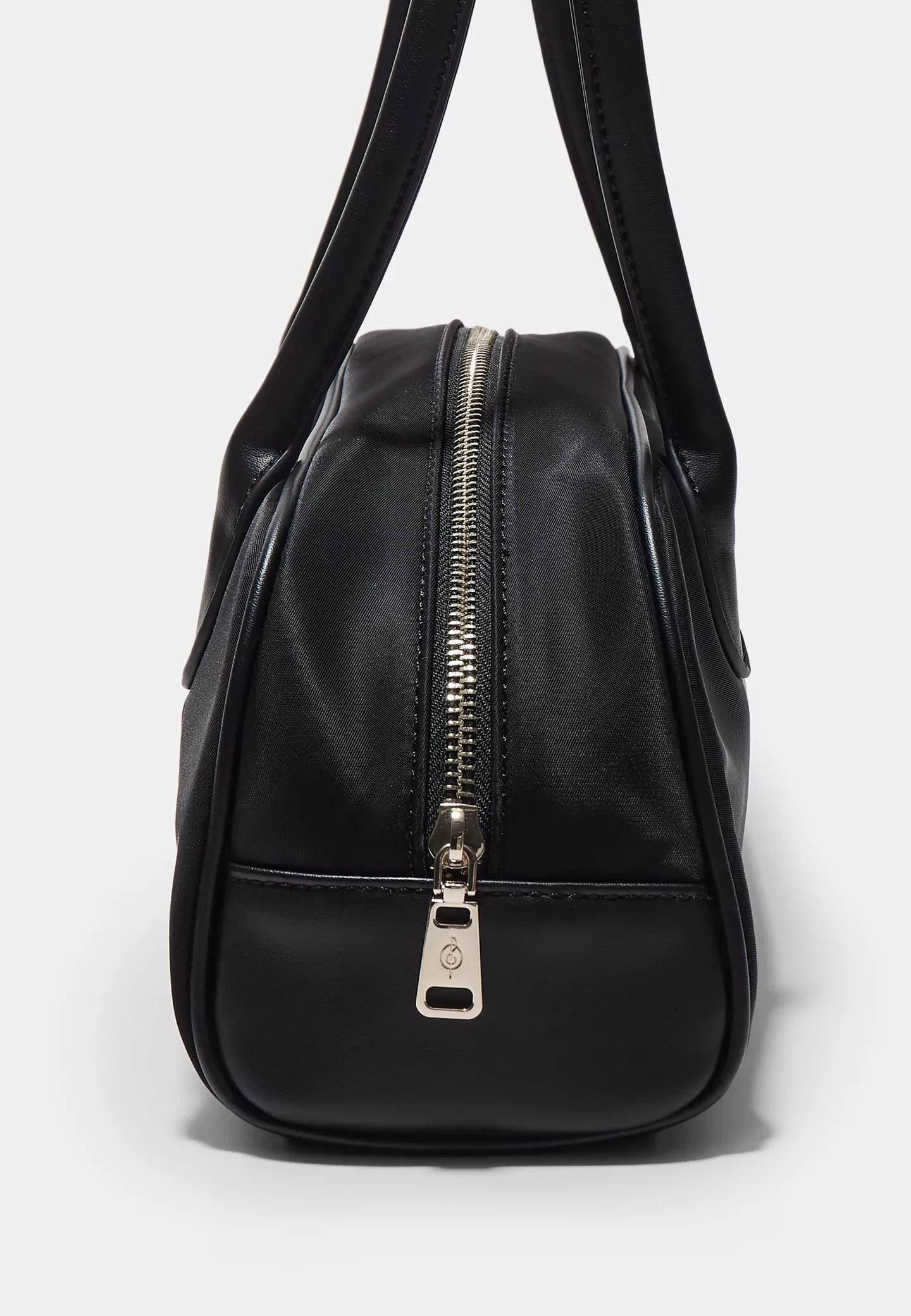 Bolso bowling nylon | Stradivarius España | Stradivarius ES