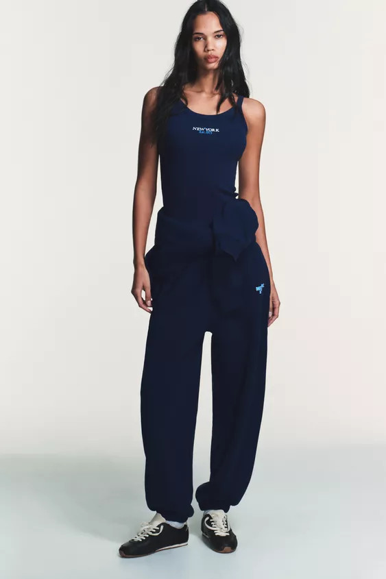 GERIPPTES T-SHIRT MIT SCHRIFTZUG | Zara DE