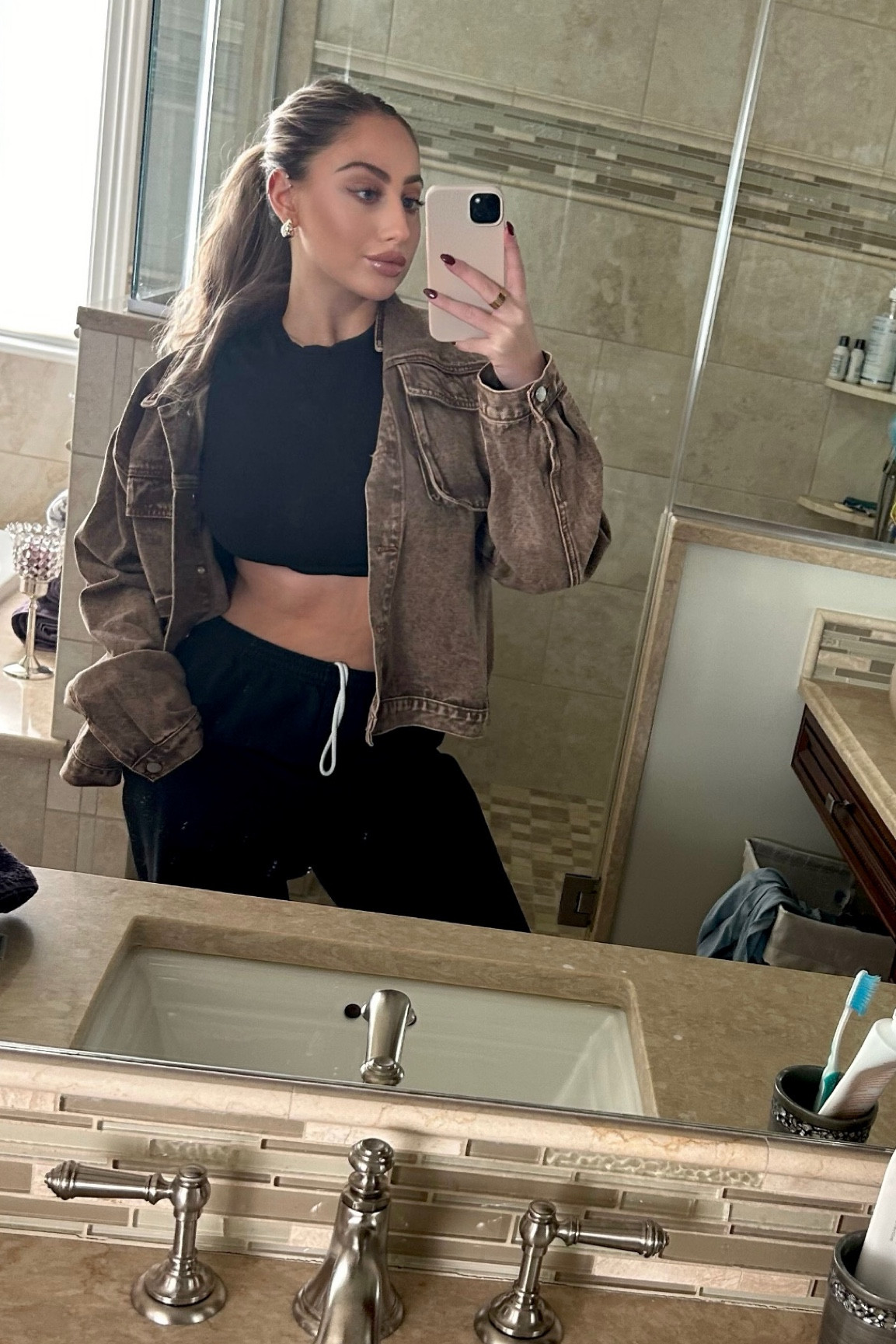 It’s sweats season🤎

#LTKFindsUnder50 #LTKStyleTip #LTKSeasonal