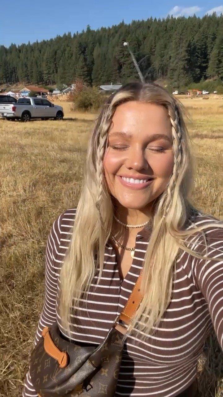 Shorts: tts 29 they haven’t a loose fit
Abercrombie striped top tts
Converse sneaks tts 7.5 


#LTKshoecrush #LTKunder100