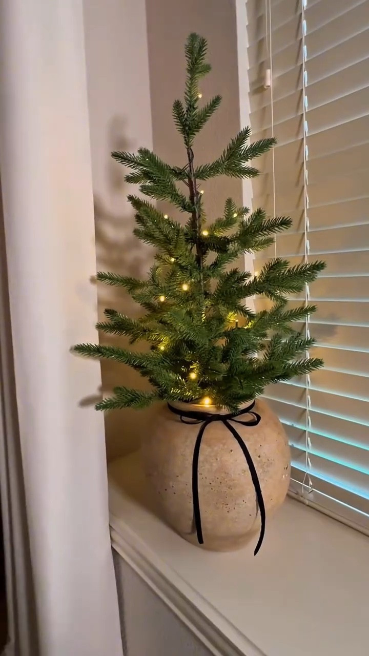 Sometimes the most beautiful details don’t shout… they whisper.

This year, I skipped the full bedroom tree and leaned into subtle holiday magic with a mini noble fir in a ceramic vase, soft lights, and warmth through texture and mood.

It feels calm… elevated… and grown.

Tell me, how are you feeling this subtle holiday tree?

#holidaydecor #christmas2025 #SignedMalikaG #LifeInMy40s #interiordesign #diyhomedecor #interiorstylist #homedecor #housedesign #glamdecor  #diyhomedecor #homeinspo #luxurydecor #shareblackspaces #homesweethome #diyprojects #diy #diydecor #homestylinginspo #rusticdecor #decorlovers #ighomestyling #christmasdecor #christmas #christmastree #dallasinfluencer #dallascontentcreator #dallasblogger #DallasLifestyleCreator