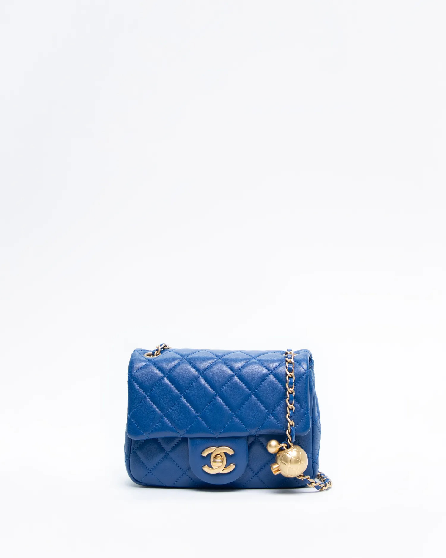 HomeHow It WorksClub PerksApply nowMerch Shop | Vivrelle