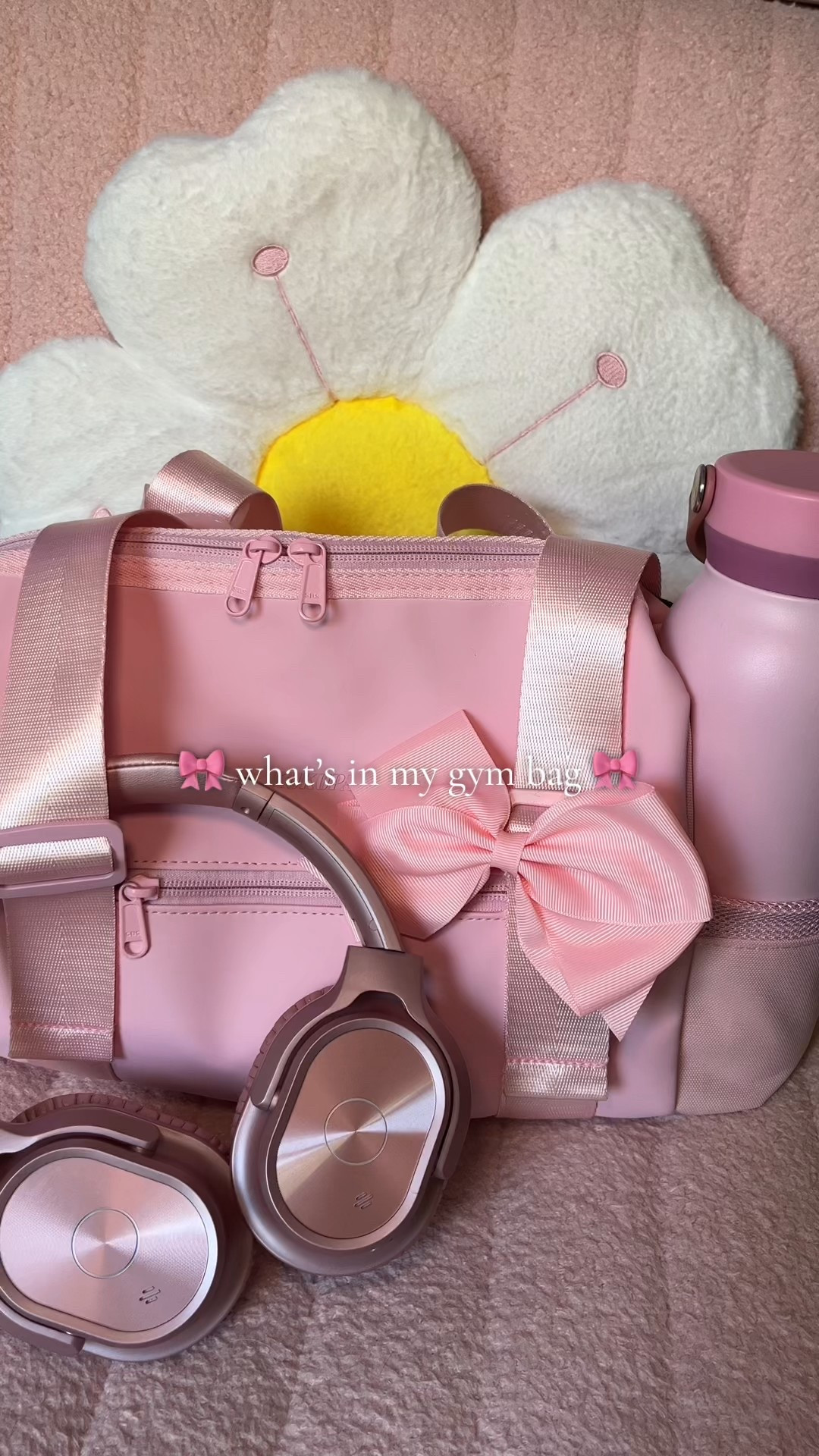 what’s in my gym bag? 🎀👛 #whatsinmybag #gymbag #ltkfitness